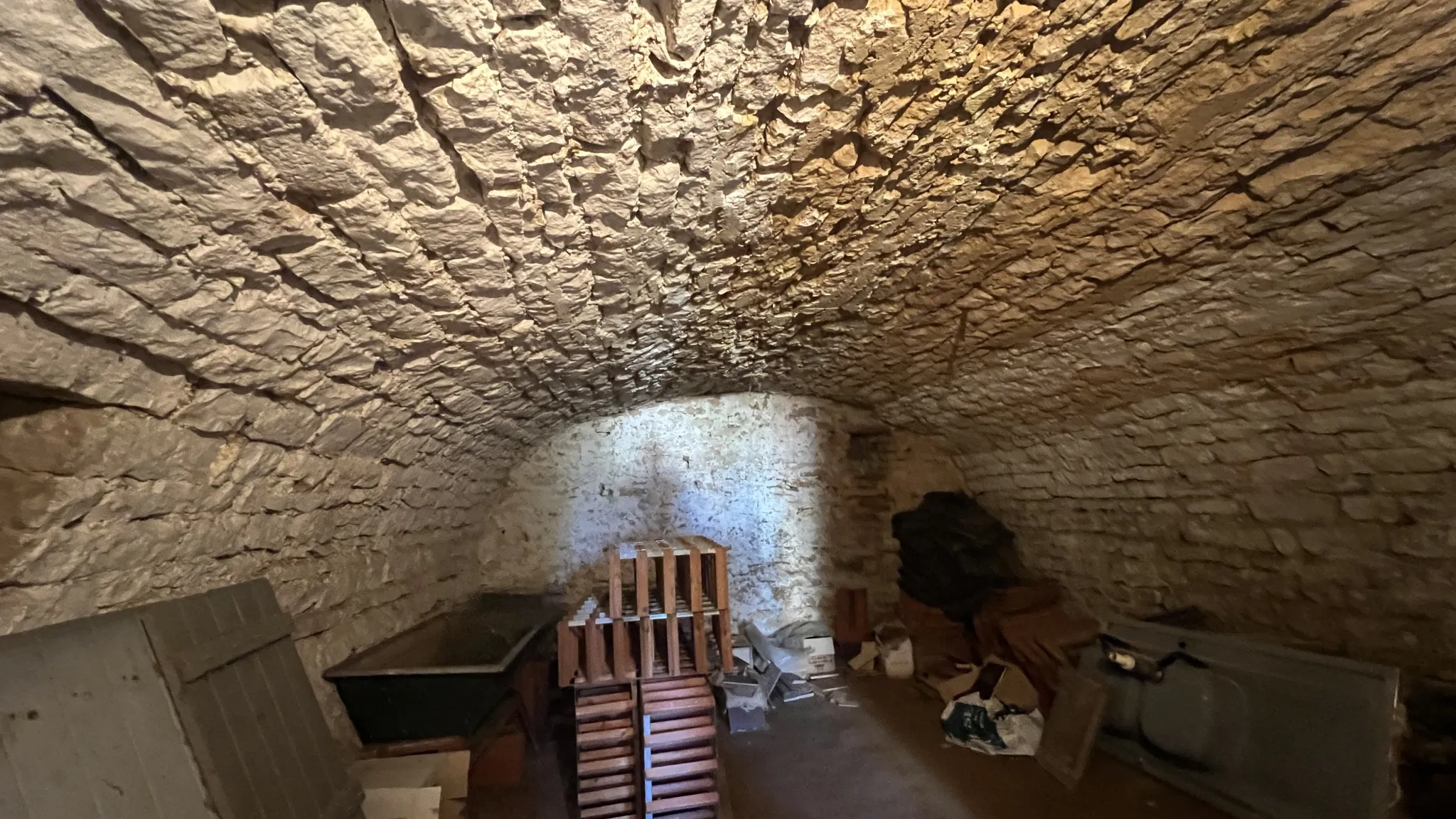 Belle maison authentique avec vue panoramique sur le Vézelien à Chamoux 