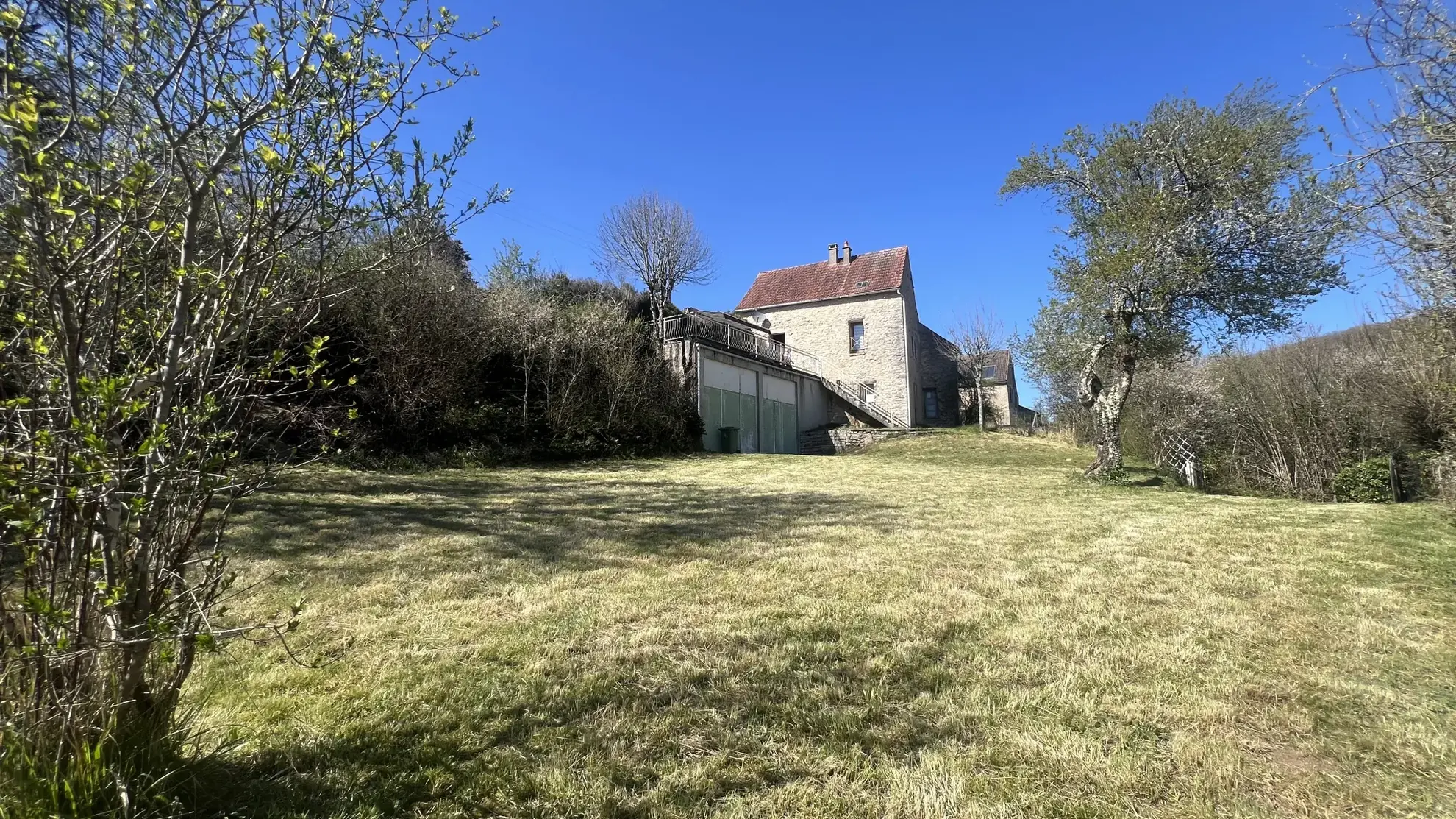 Belle maison authentique avec vue panoramique sur le Vézelien à Chamoux 