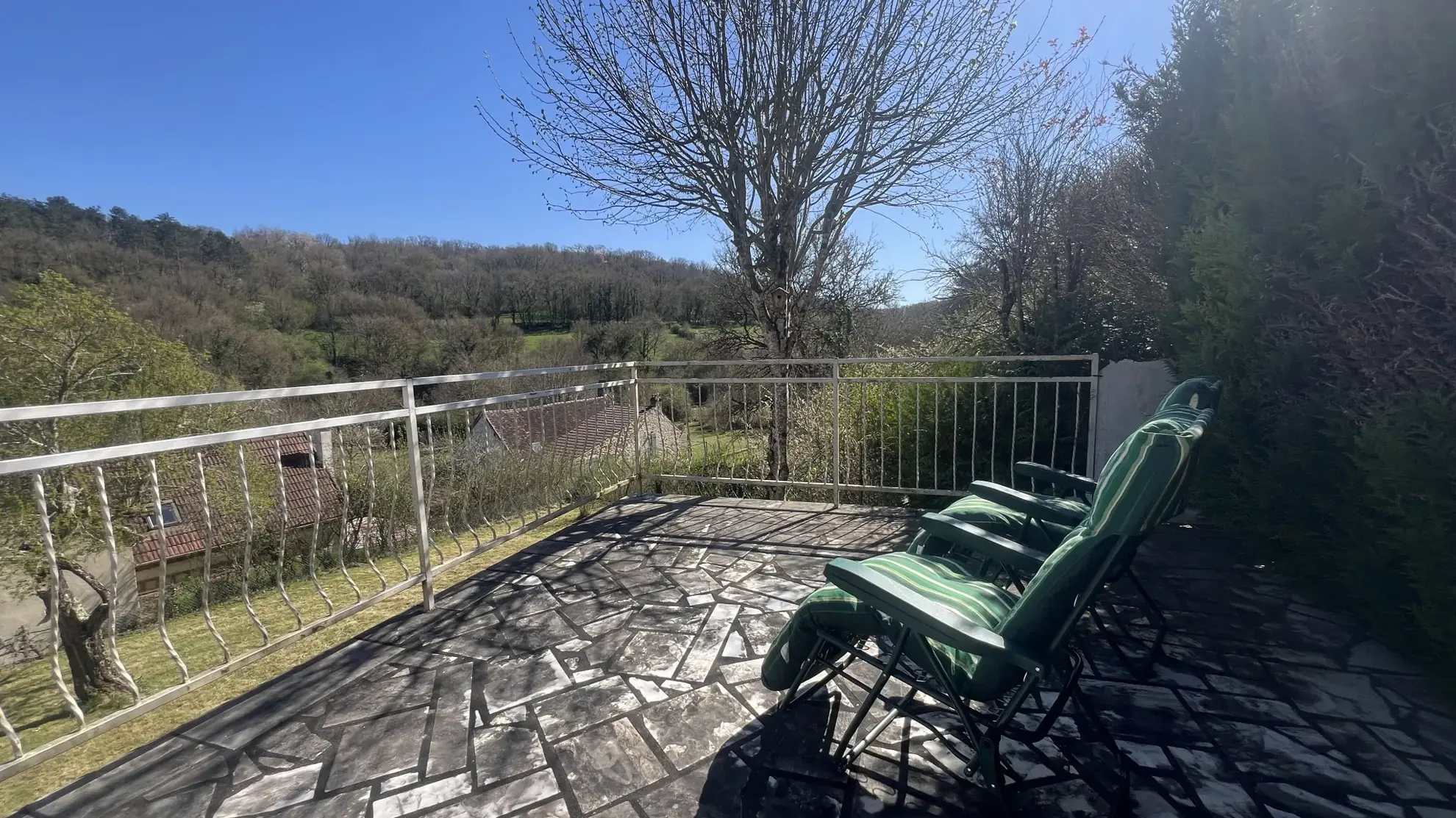 Belle maison authentique avec vue panoramique sur le Vézelien à Chamoux 