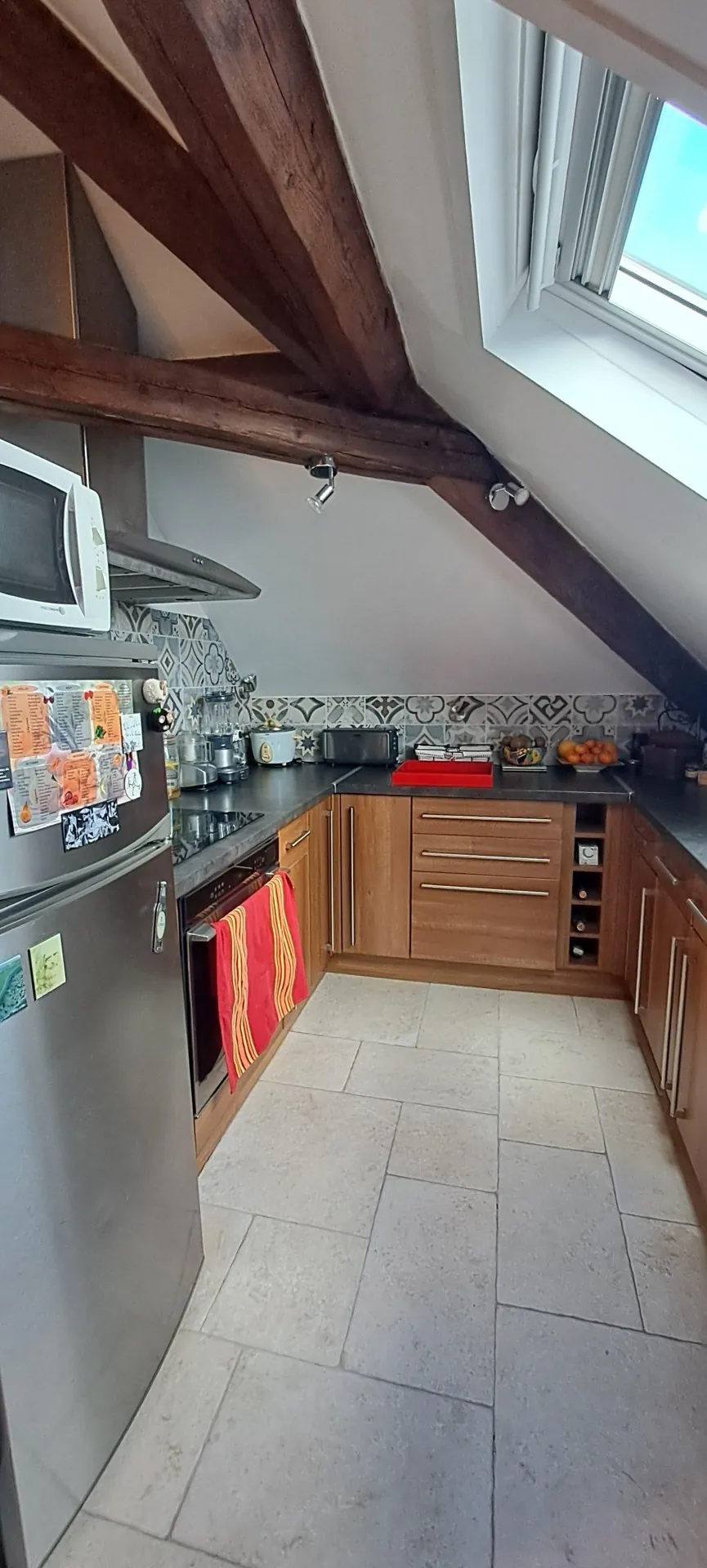 Appartement F3 à Dourdan en centre-ville avec parking et poutres apparentes 