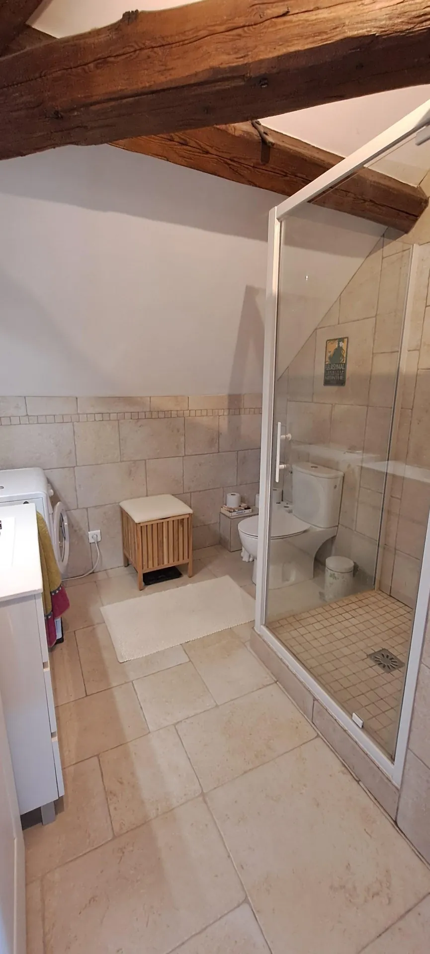 Appartement F3 à Dourdan en centre-ville avec parking et poutres apparentes 