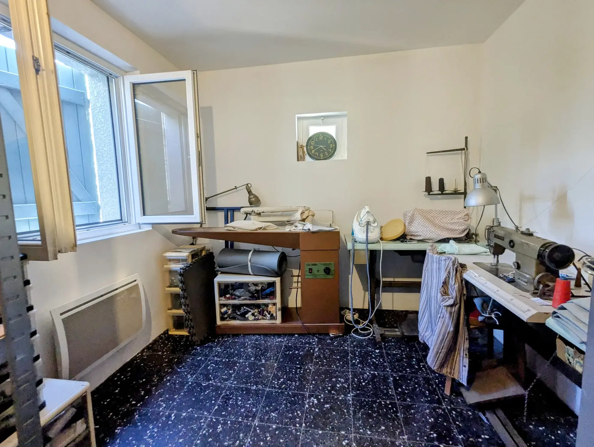 Villa de plain-pied calme avec grand terrain piscinable proche de Narbonne 