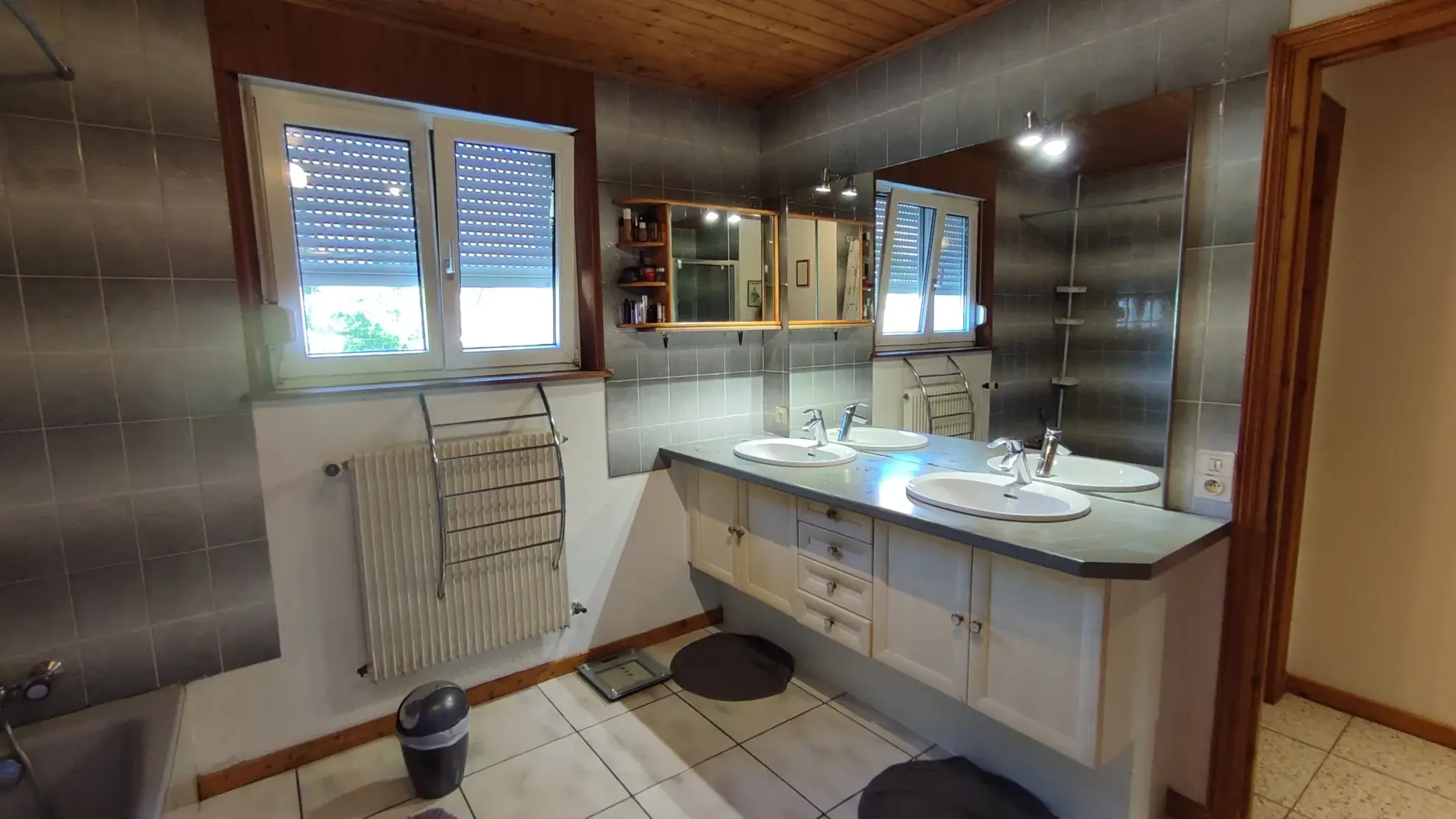 Appartement 4 pièces aux Fins, proche écoles, terrasse et garage - 116 m² 