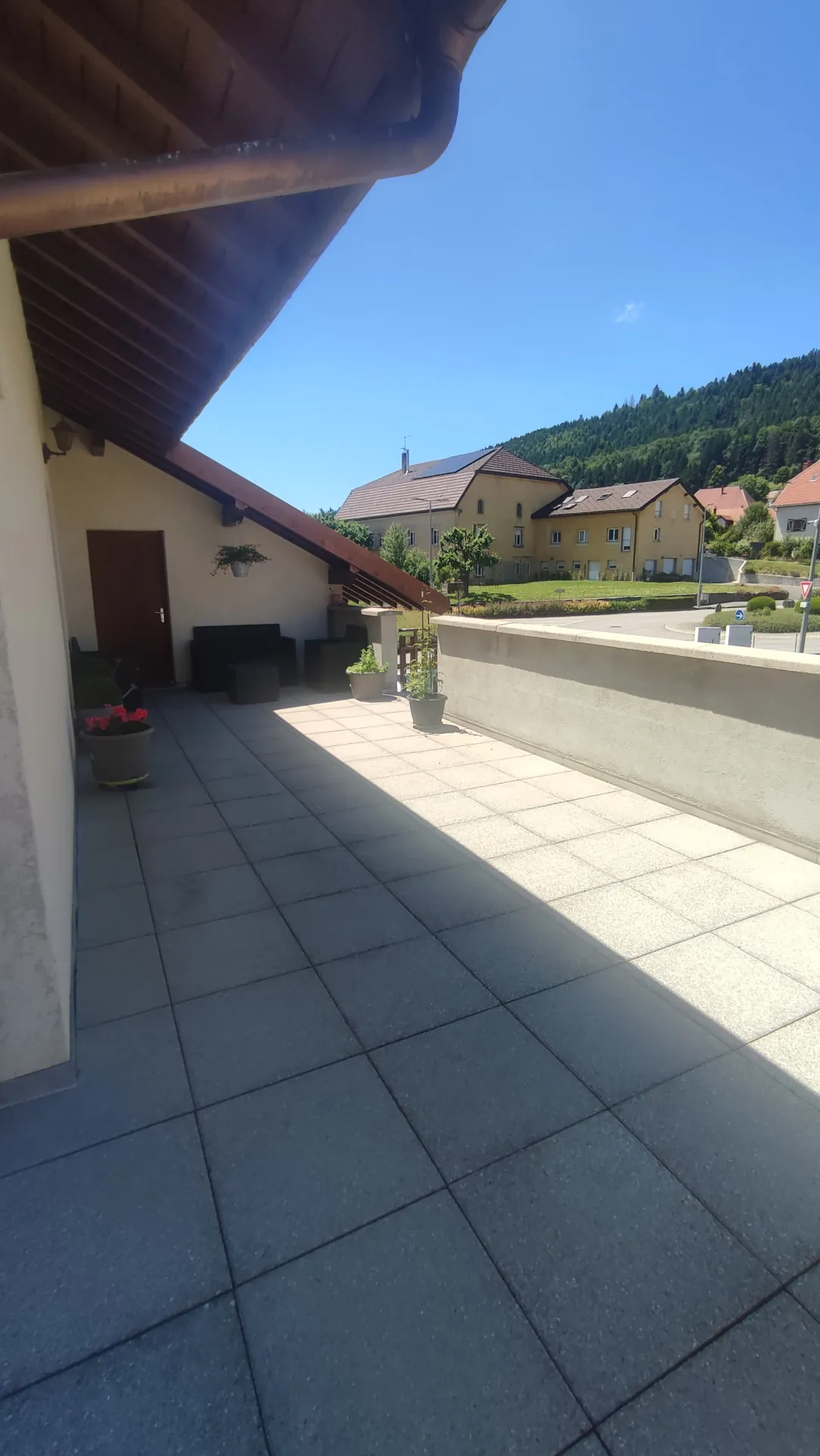 Appartement 4 pièces aux Fins, proche écoles, terrasse et garage - 116 m² 
