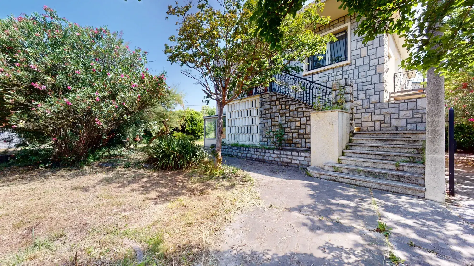 Maison à vendre à Toulouse - Spacieuse, lumineuse et à rénover avec potentiel 