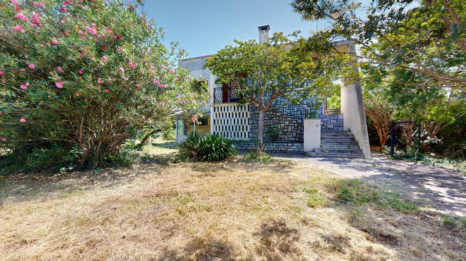 Maison à vendre à Toulouse - Spacieuse, lumineuse et à rénover avec potentiel 