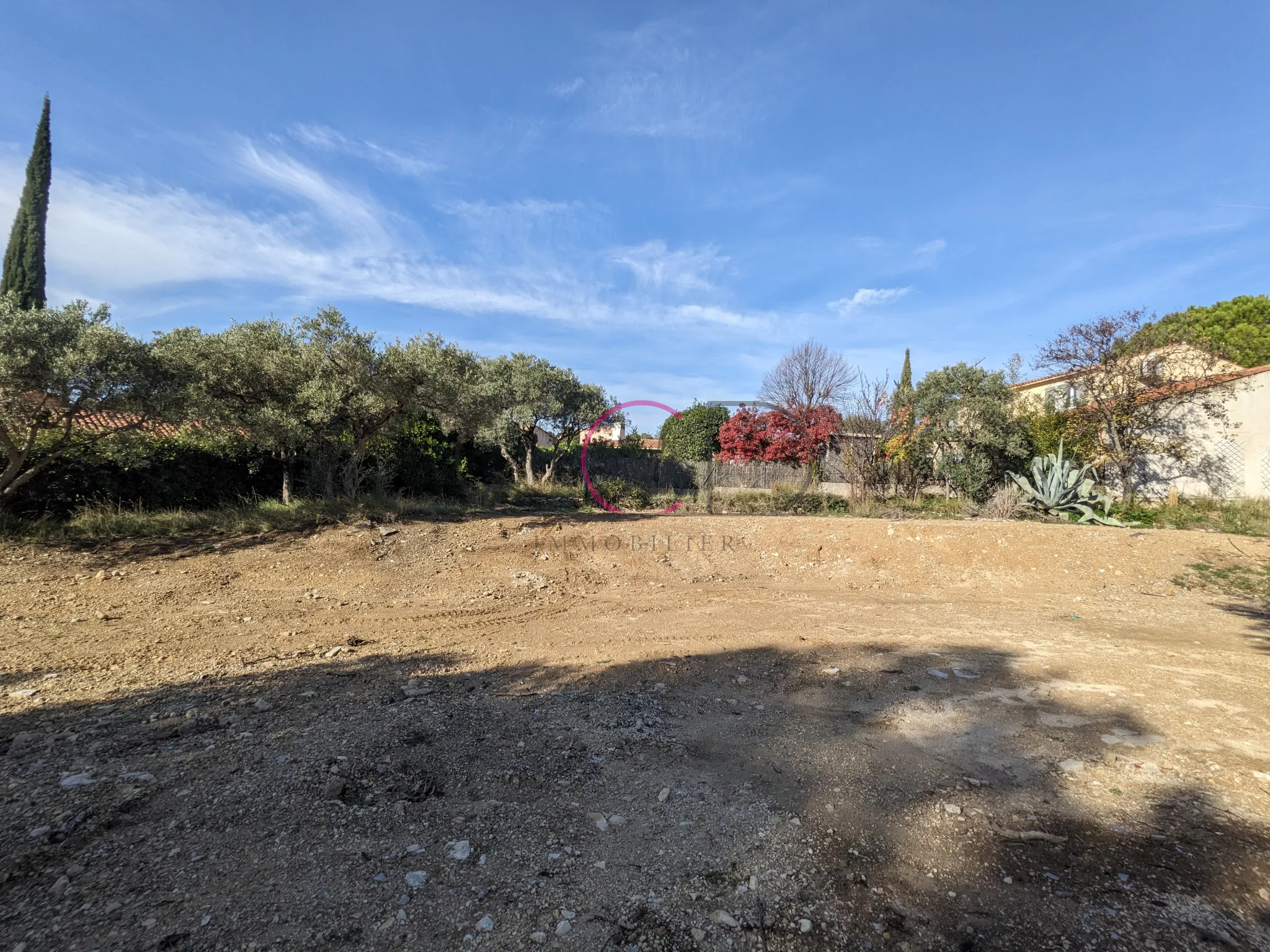 Terrain constructible de 455 m² à Velaux avec vue dominante 