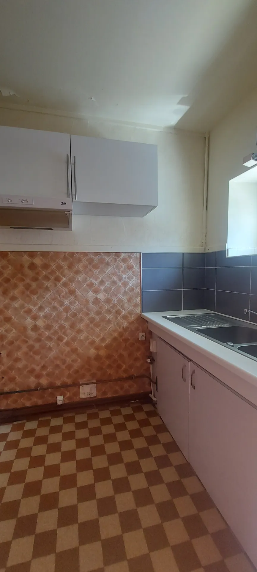 Maison à vendre de 88,71 m² avec 3 chambres à Les Herbiers en centre-ville 