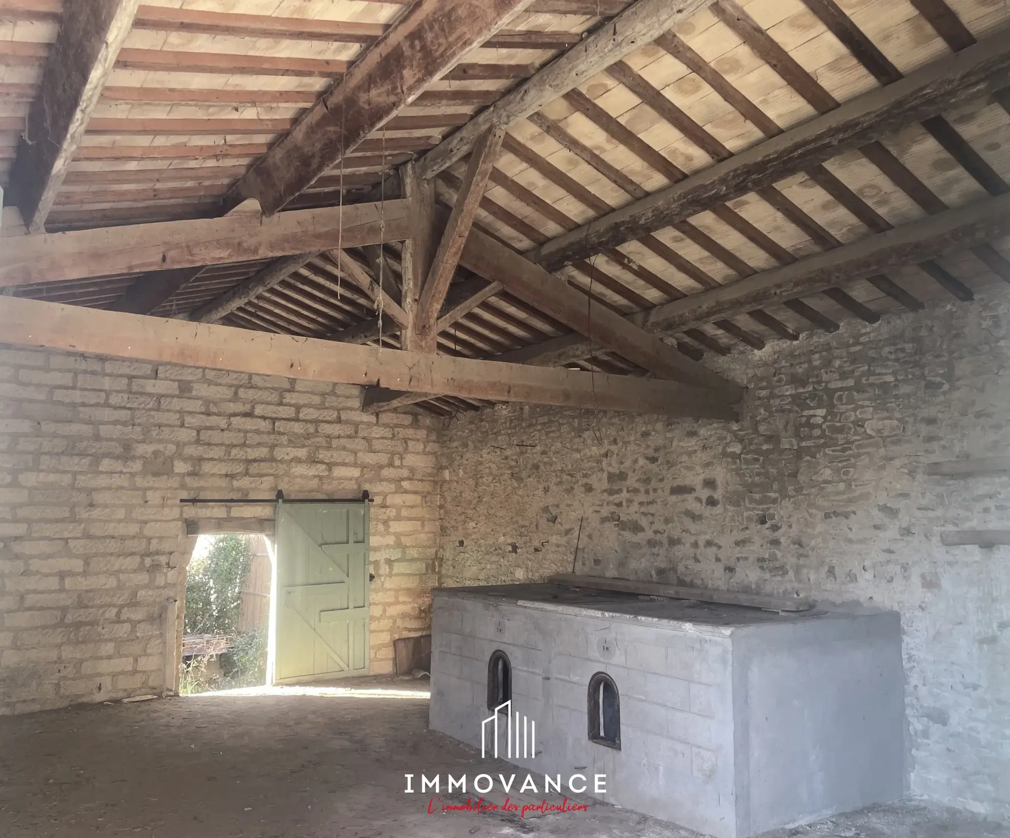 Remise en pierres de 75 m² avec grande parcelle à Saint Bauzille de Montmel 