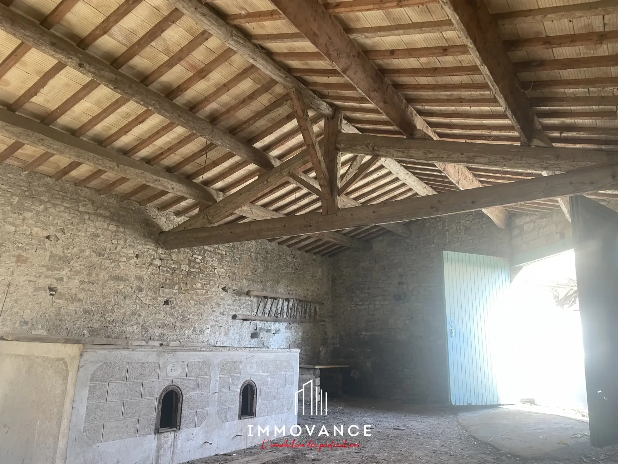 Remise en pierres de 75 m² avec grande parcelle à Saint Bauzille de Montmel 