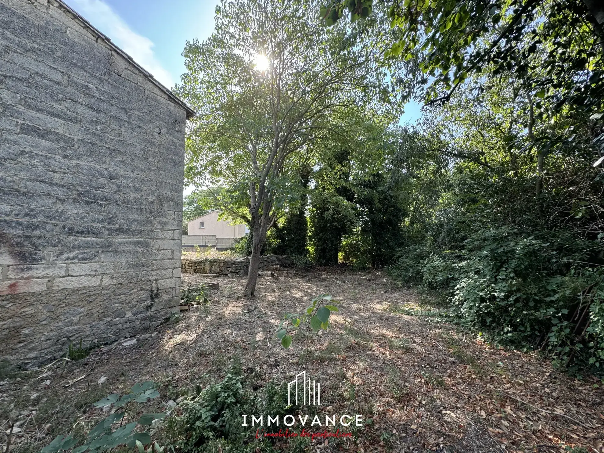 Remise en pierres de 75 m² avec grande parcelle à Saint Bauzille de Montmel 