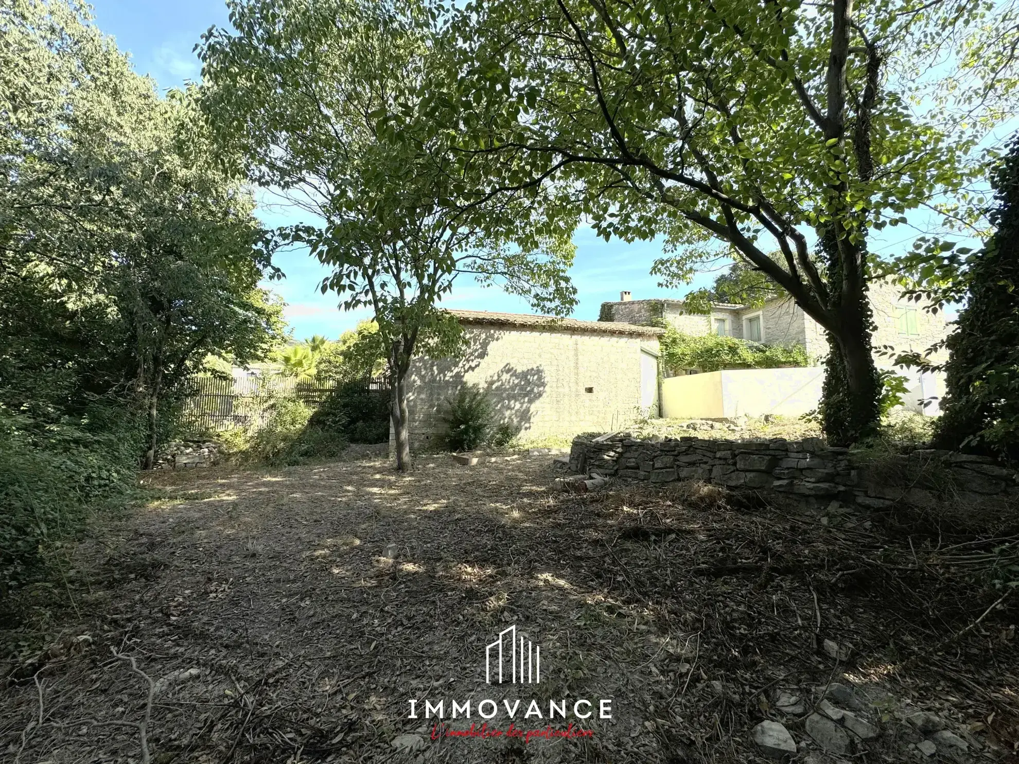 Remise en pierres de 75 m² avec grande parcelle à Saint Bauzille de Montmel 