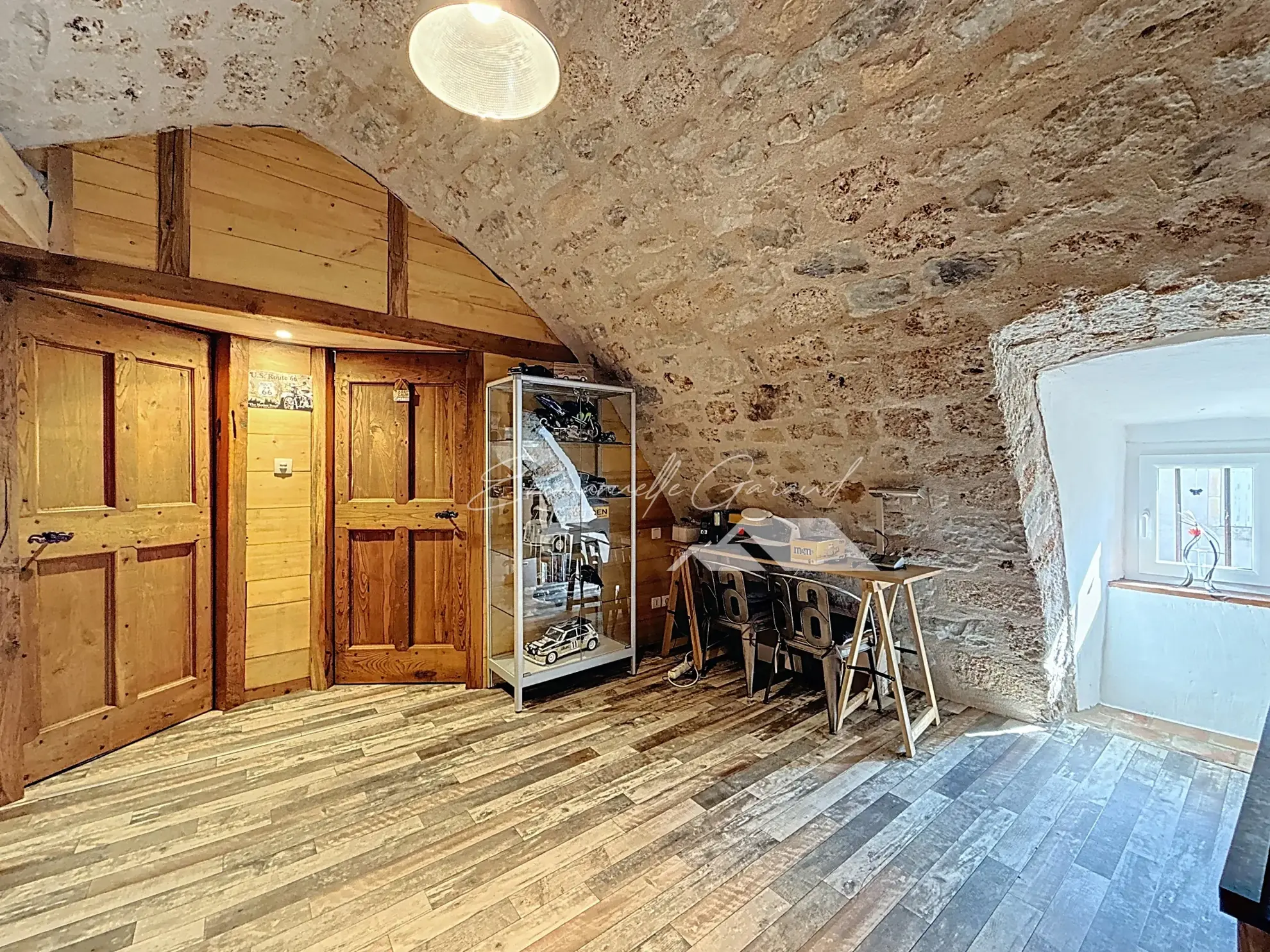 Maison de village à Paulhe avec grand garage, cave et toiture révisée 