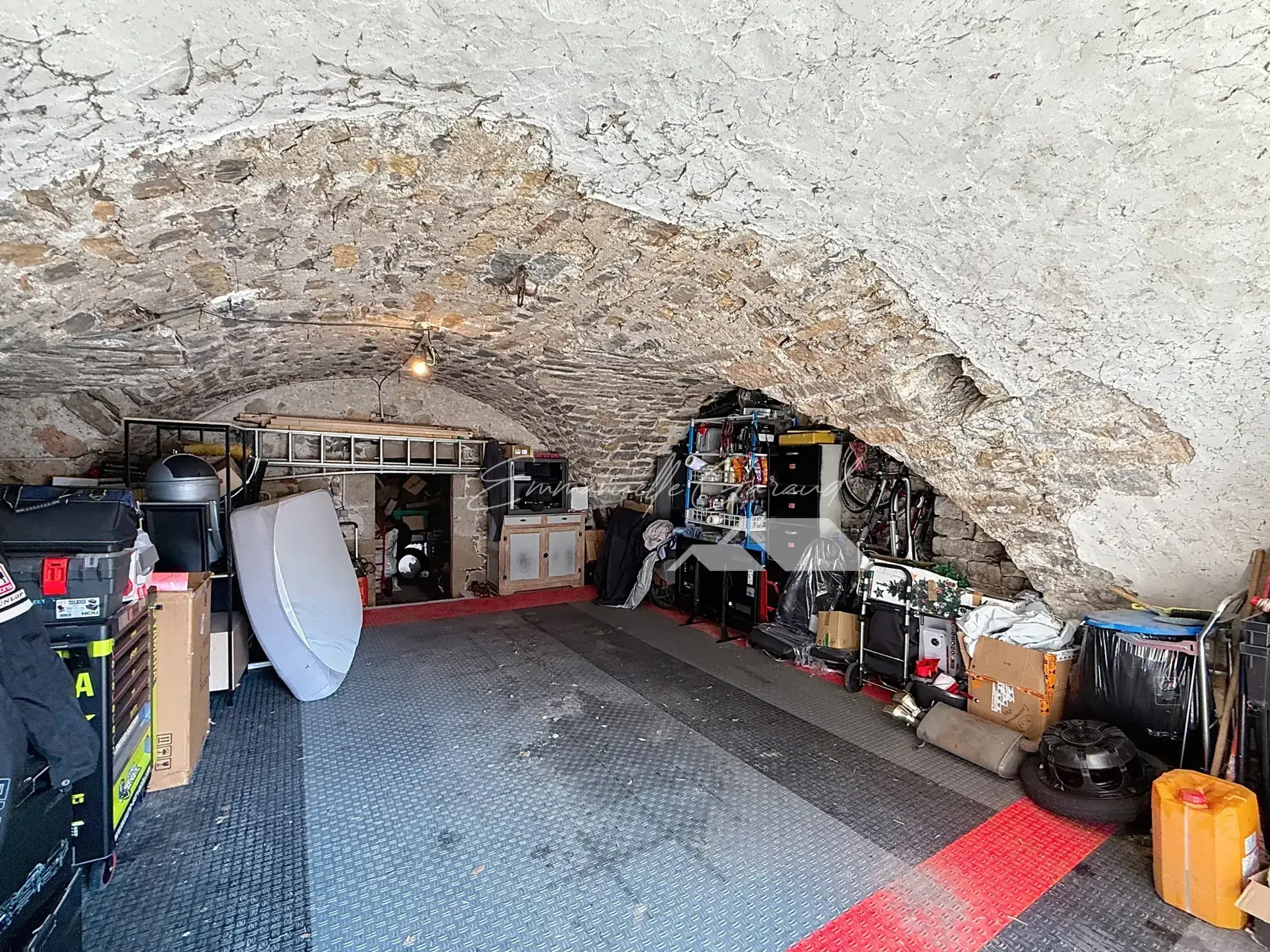 Maison de village à Paulhe avec grand garage, cave et toiture révisée 