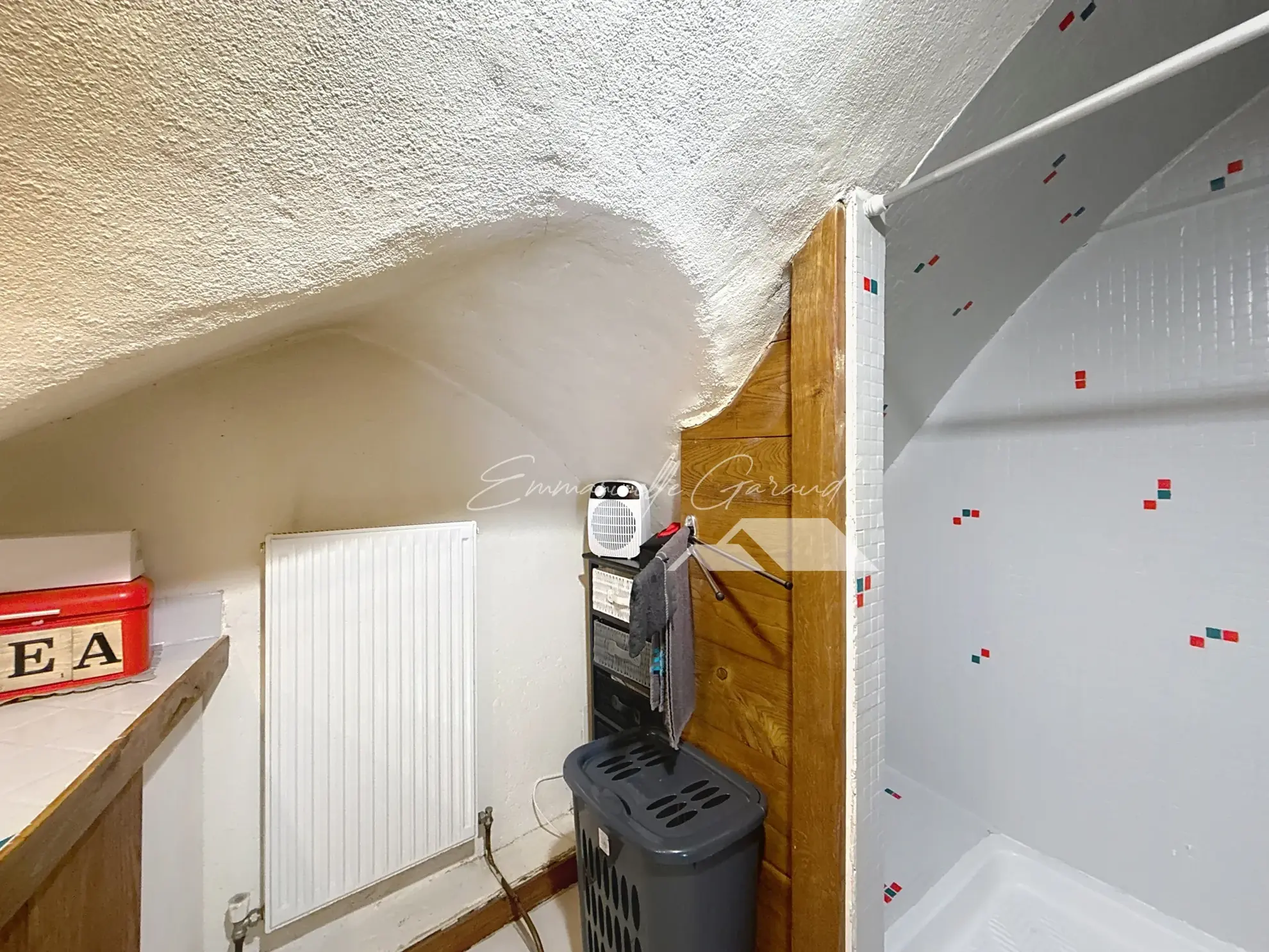 Maison de village à Paulhe avec grand garage, cave et toiture révisée 