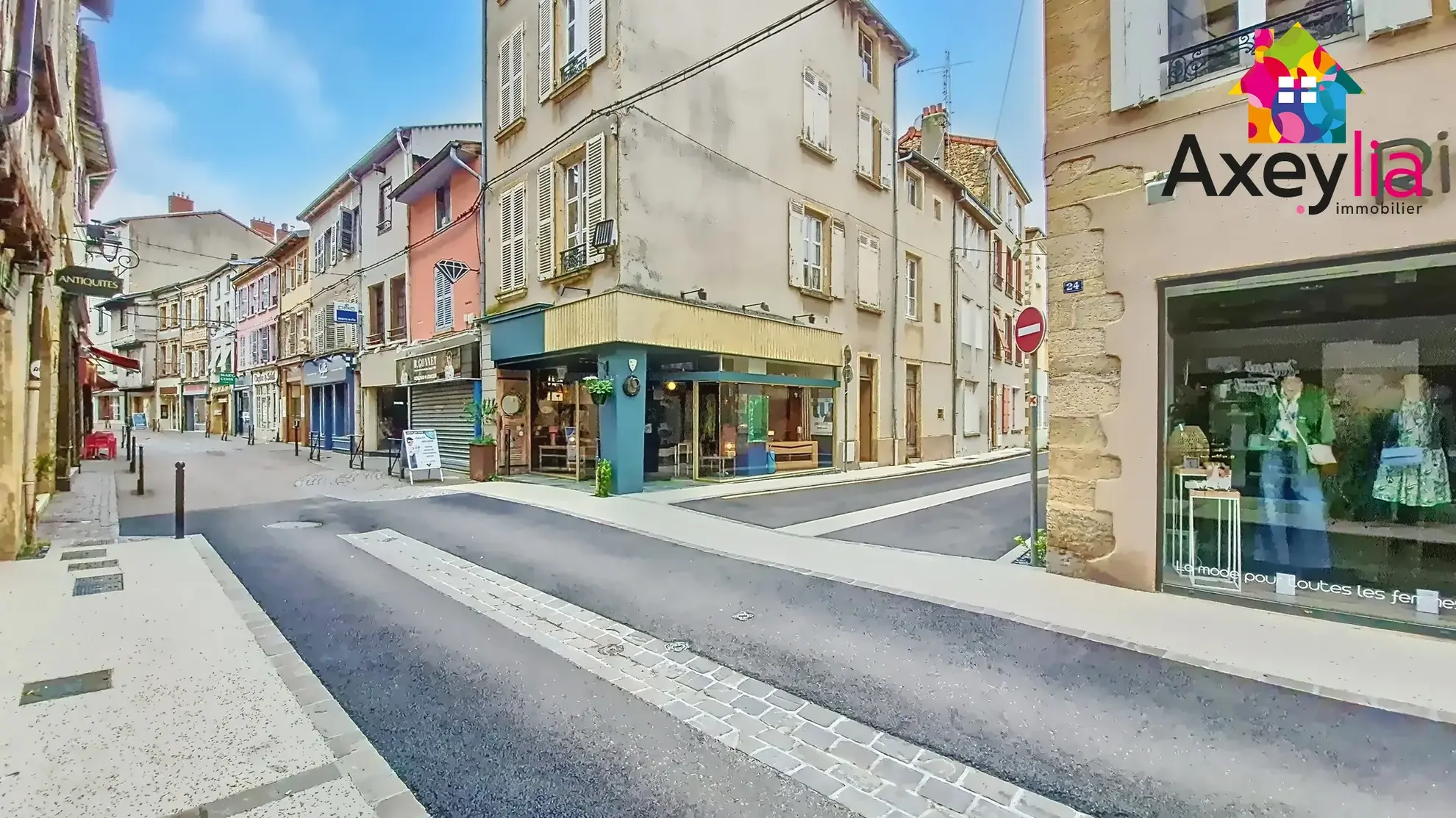 Immeuble à rénover au cœur de Charlieu, potentiel de division en trois appartements