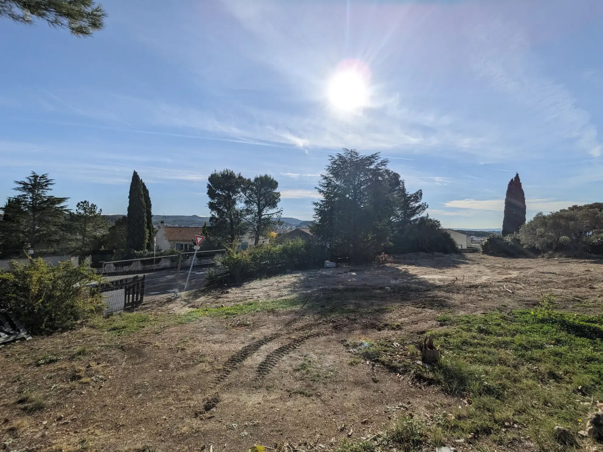 Terrain constructible de 455 m² à Velaux avec vue dégagée et emplacement privilégié 