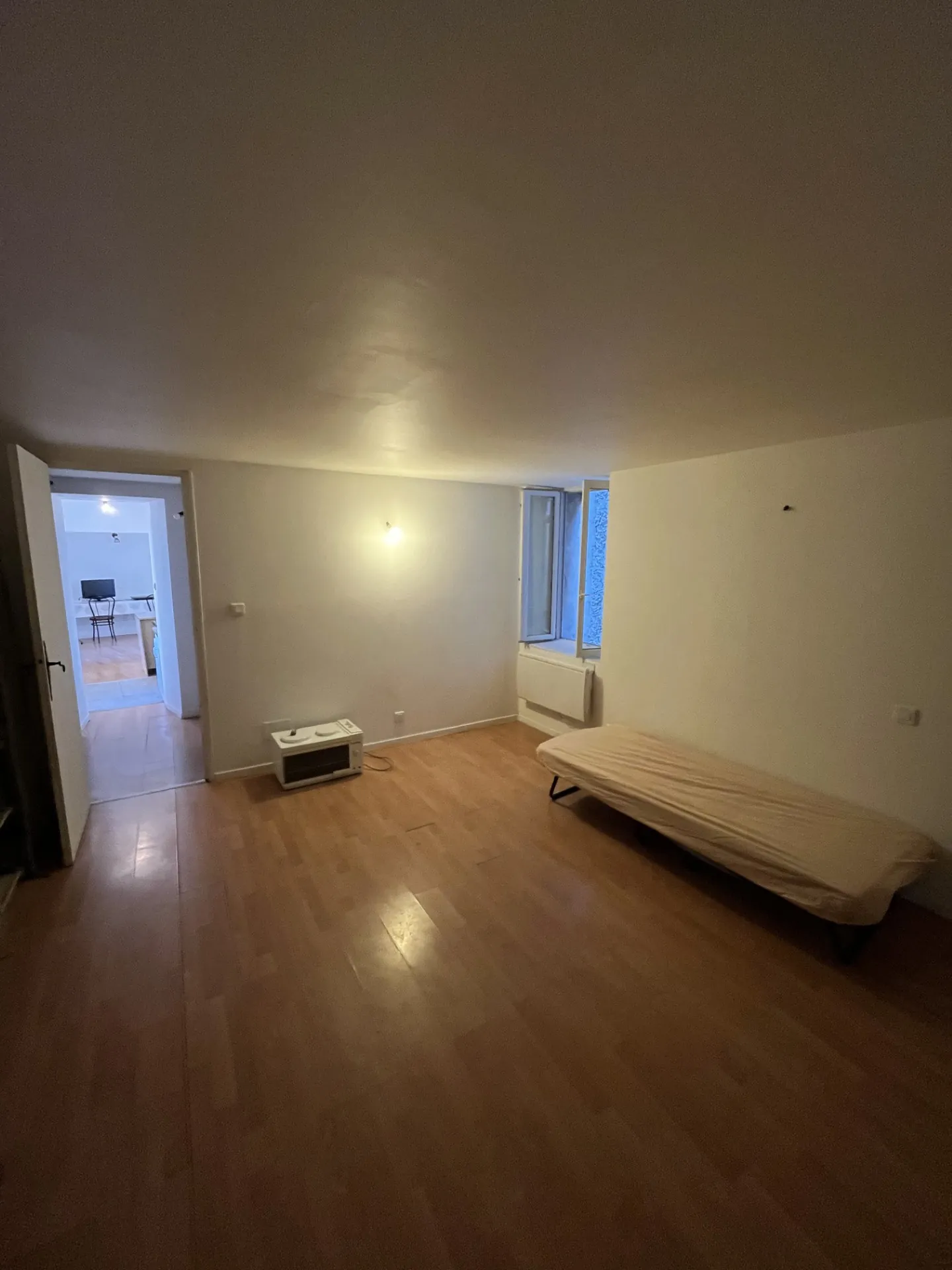 Immeuble avec 3 appartements et local commercial à Sault - Opportunité d'investissement 