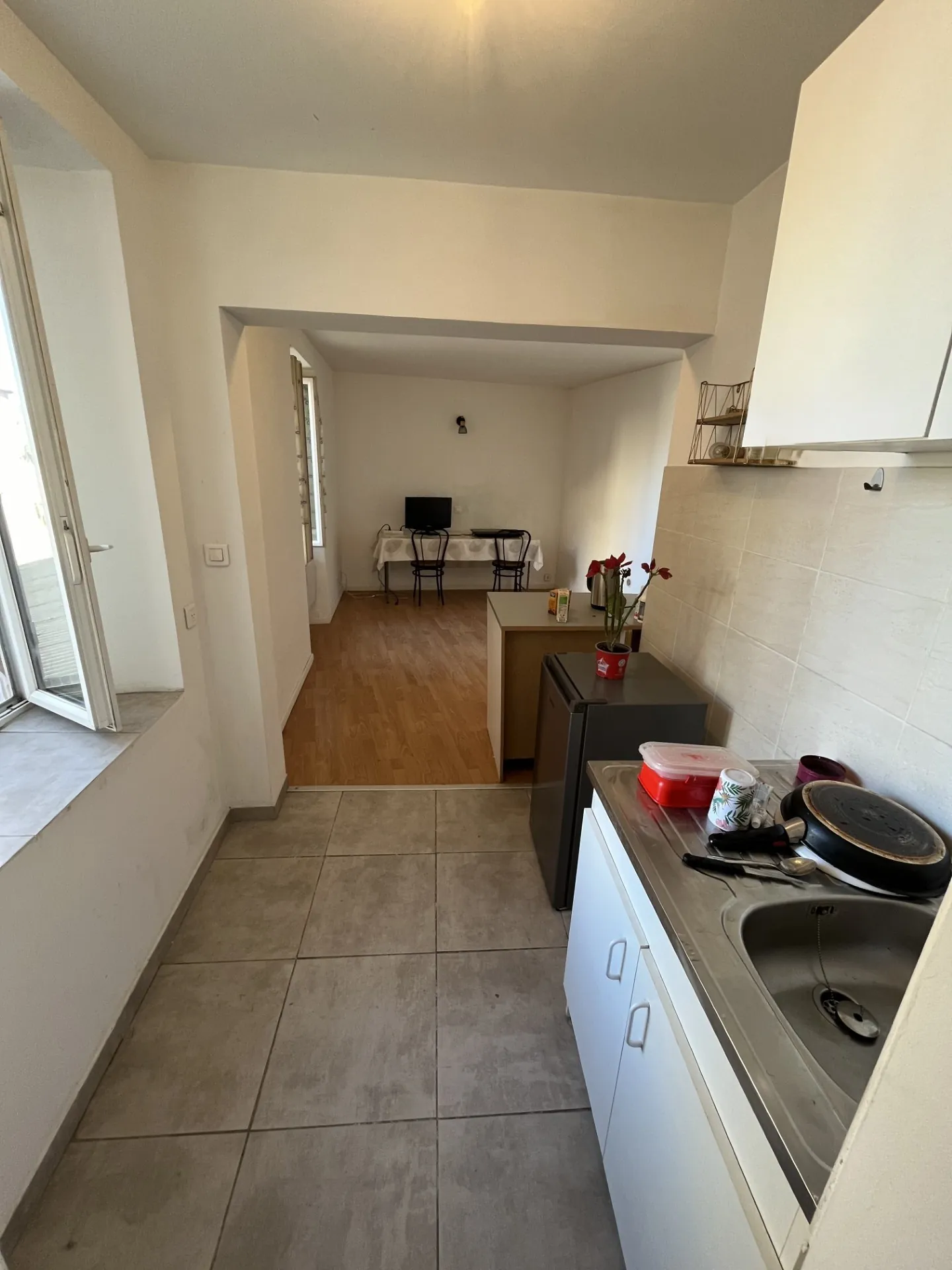 Immeuble avec 3 appartements et local commercial à Sault - Opportunité d'investissement 