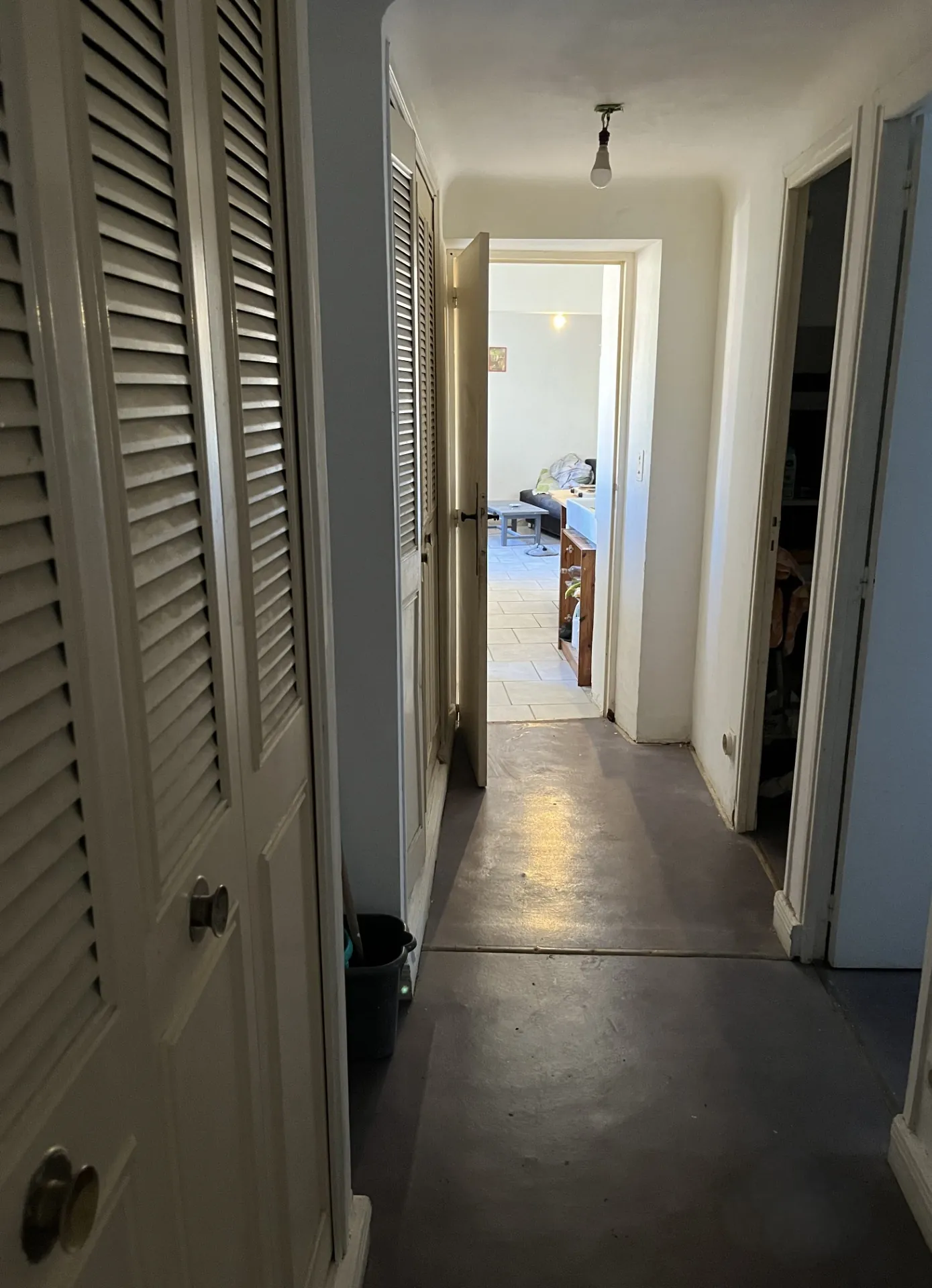 Immeuble avec 3 appartements et local commercial à Sault - Opportunité d'investissement 