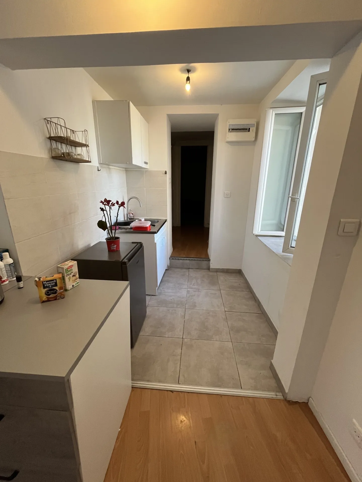 Immeuble avec 3 appartements et local commercial à Sault - Opportunité d'investissement 