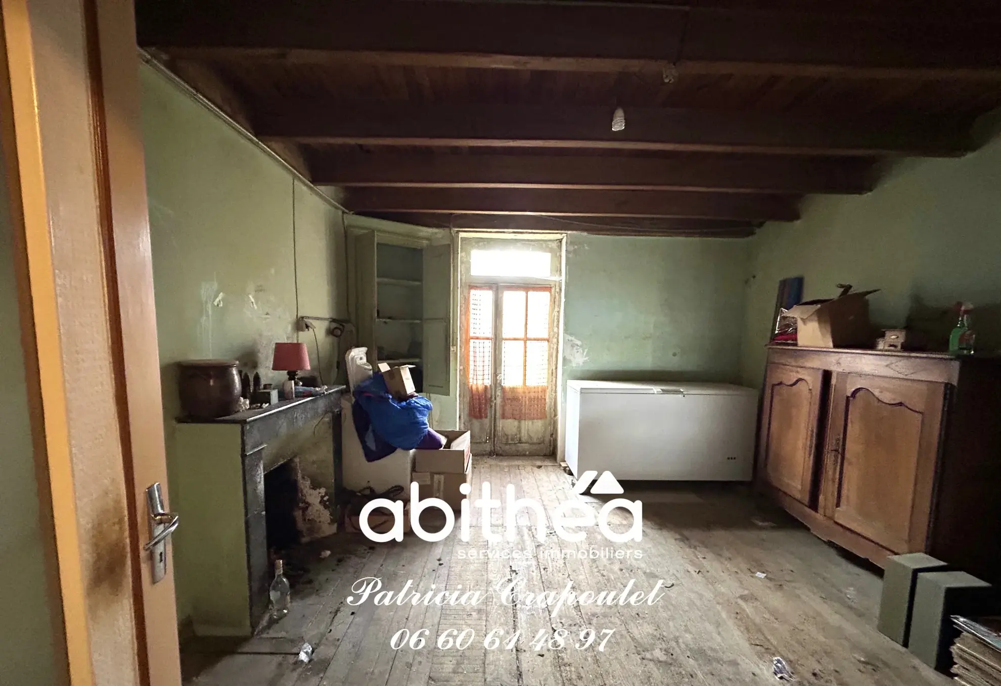 Grande maison à rénover à Coulonges en Charente - 6 chambres et dépendances 