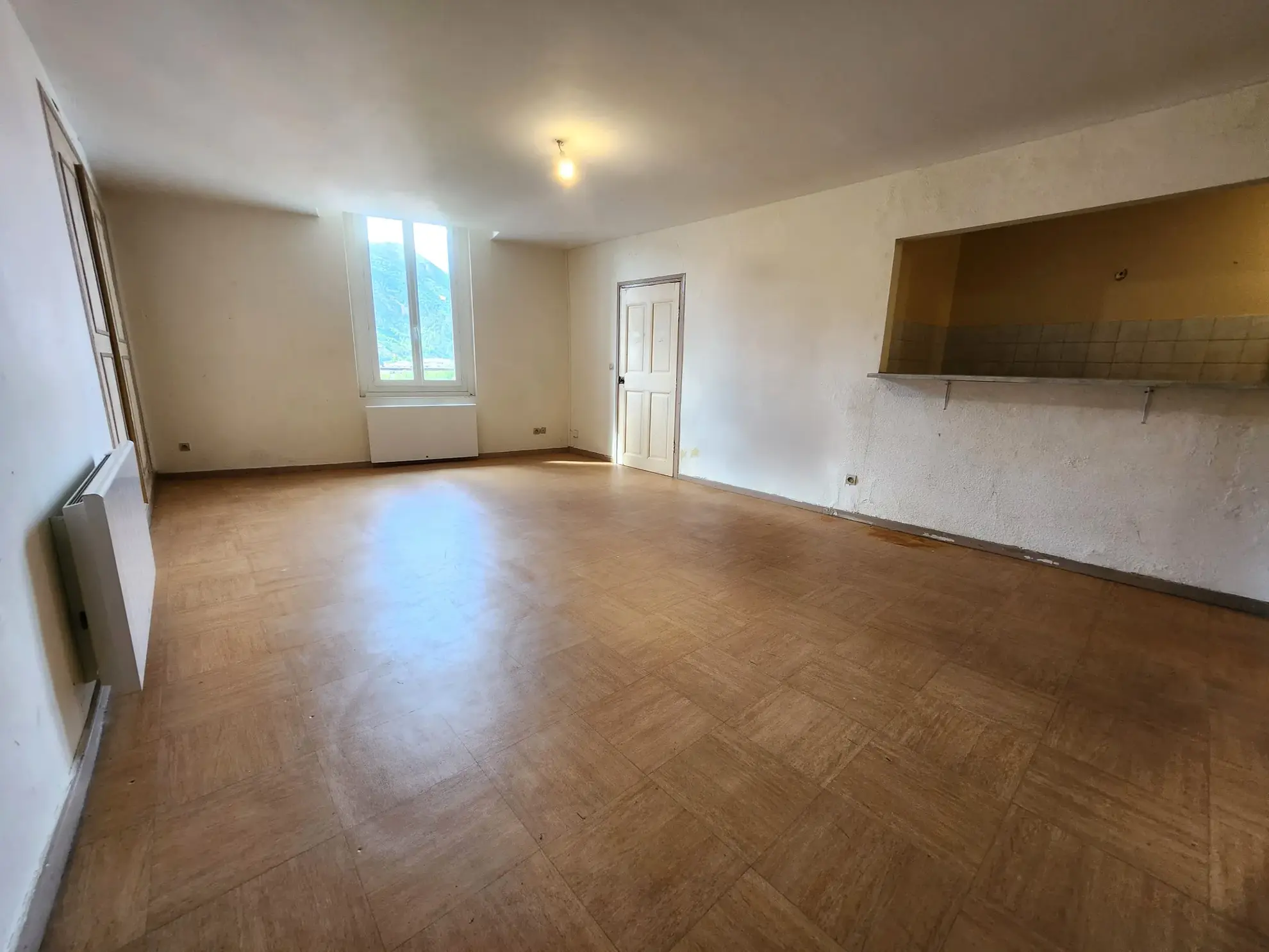 Appartement T2 à rénover avec fort potentiel au centre de Digne-les-Bains 