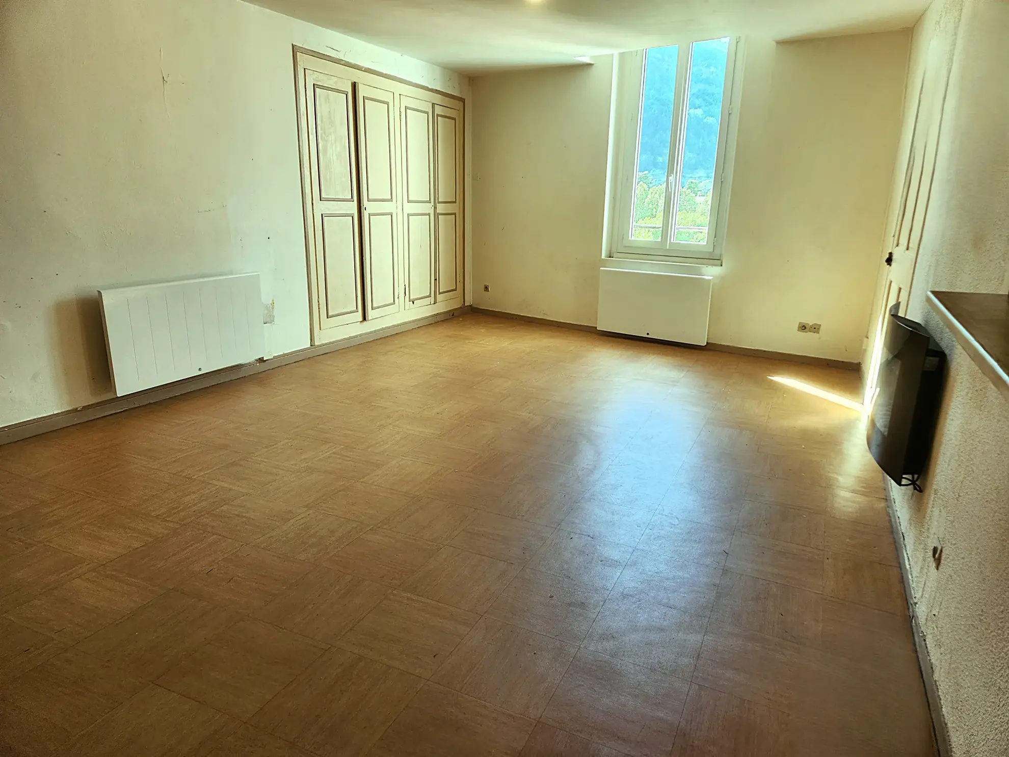 Appartement T2 à rénover avec fort potentiel au centre de Digne-les-Bains 