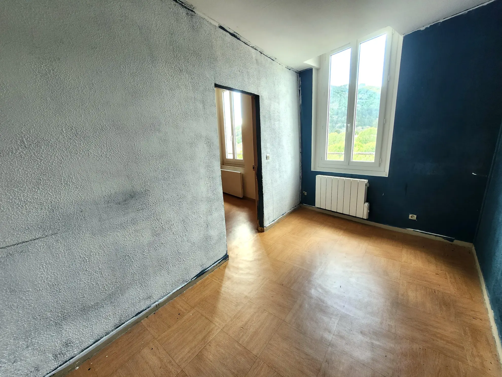 Appartement T2 à rénover avec fort potentiel au centre de Digne-les-Bains 