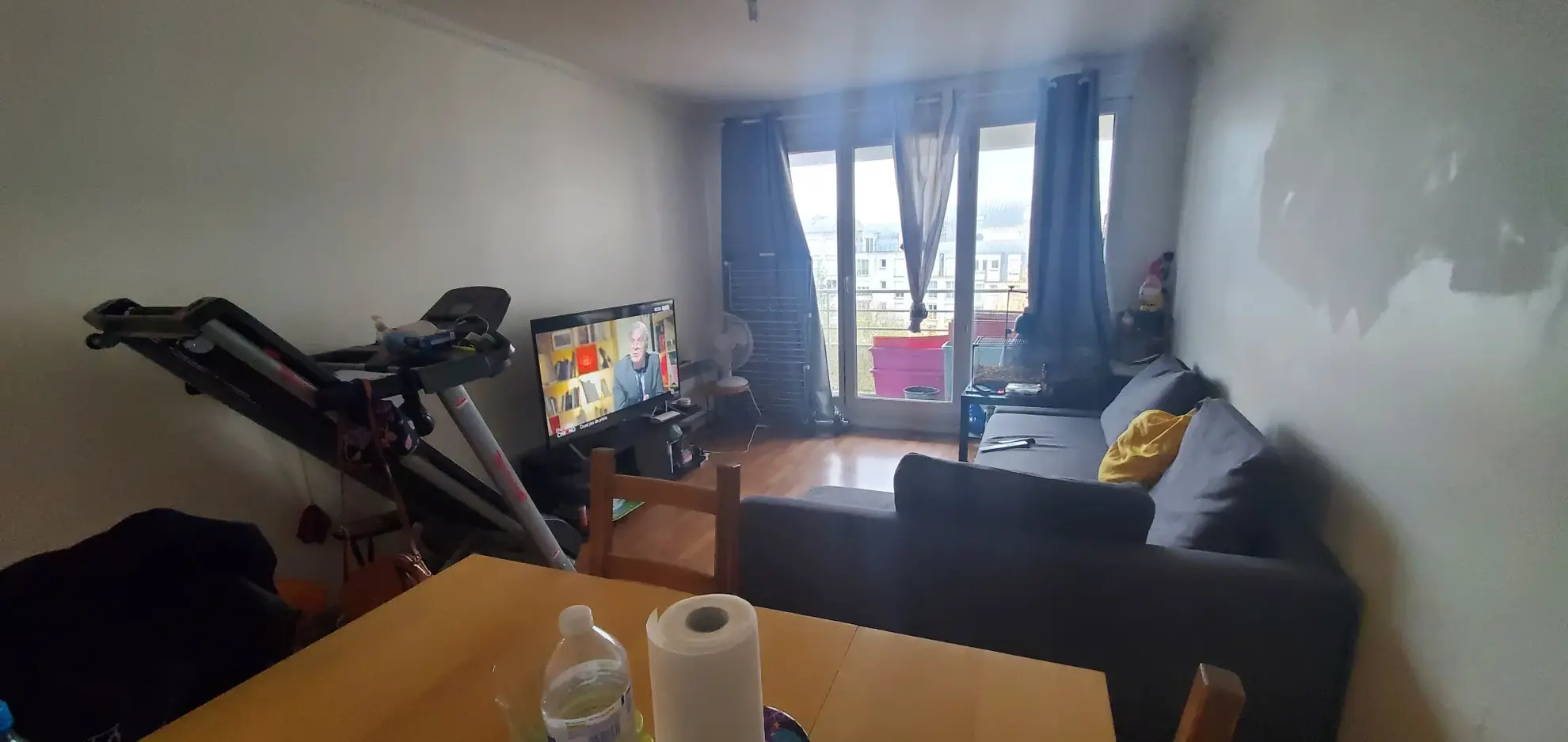 Appartement de 61 m² à Cergy-le-Haut avec 2 chambres, balcon et parking 
