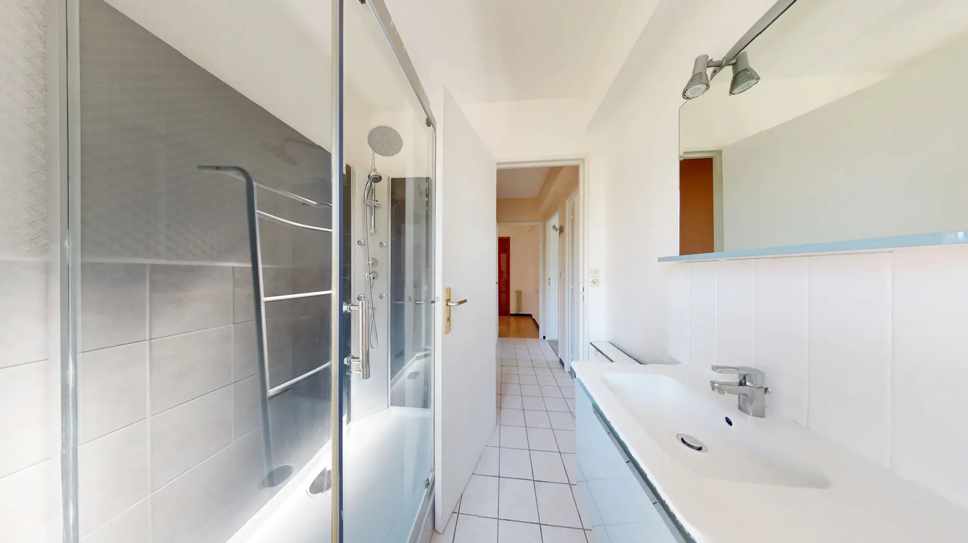 Appartement T3 lumineux de 85 m² avec balcon, garage double et cave à Talant 