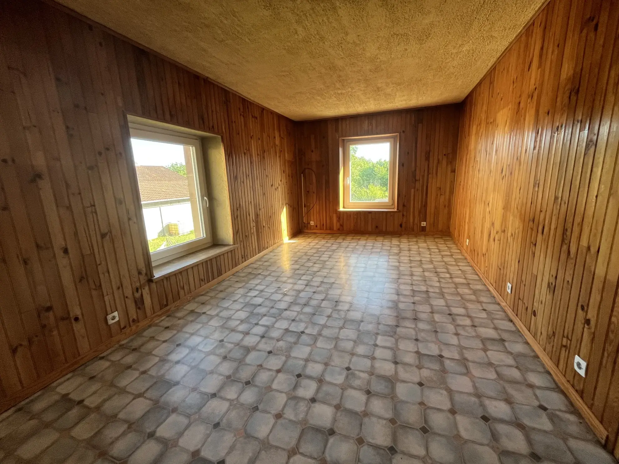 Spacieuse maison familiale à Roye avec dépendance et piscine de 170 m² 