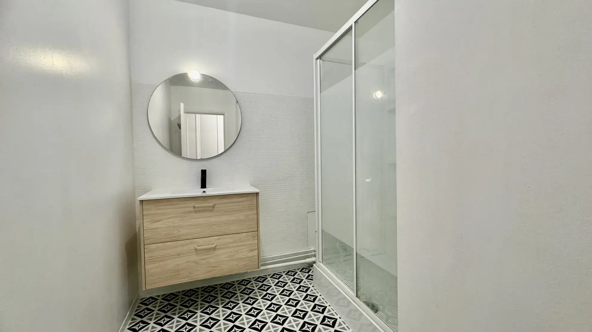 Appartement 3 pièces à MANTES LA VILLE avec balcon et parking 