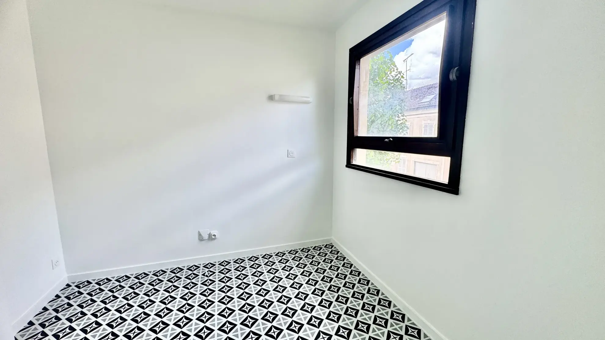 Appartement 3 pièces à MANTES LA VILLE avec balcon et parking 