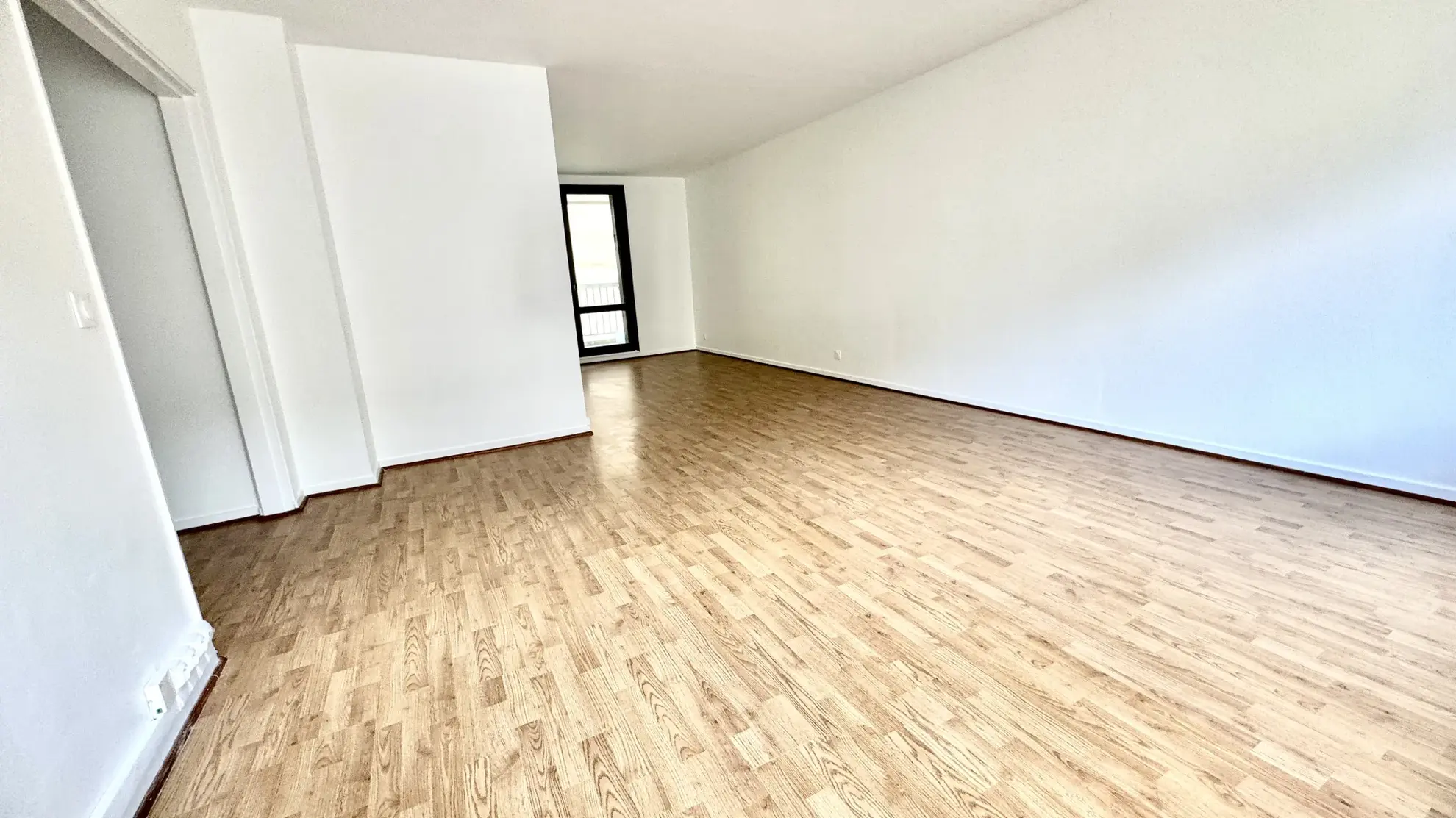 Appartement 3 pièces à MANTES LA VILLE avec balcon et parking 