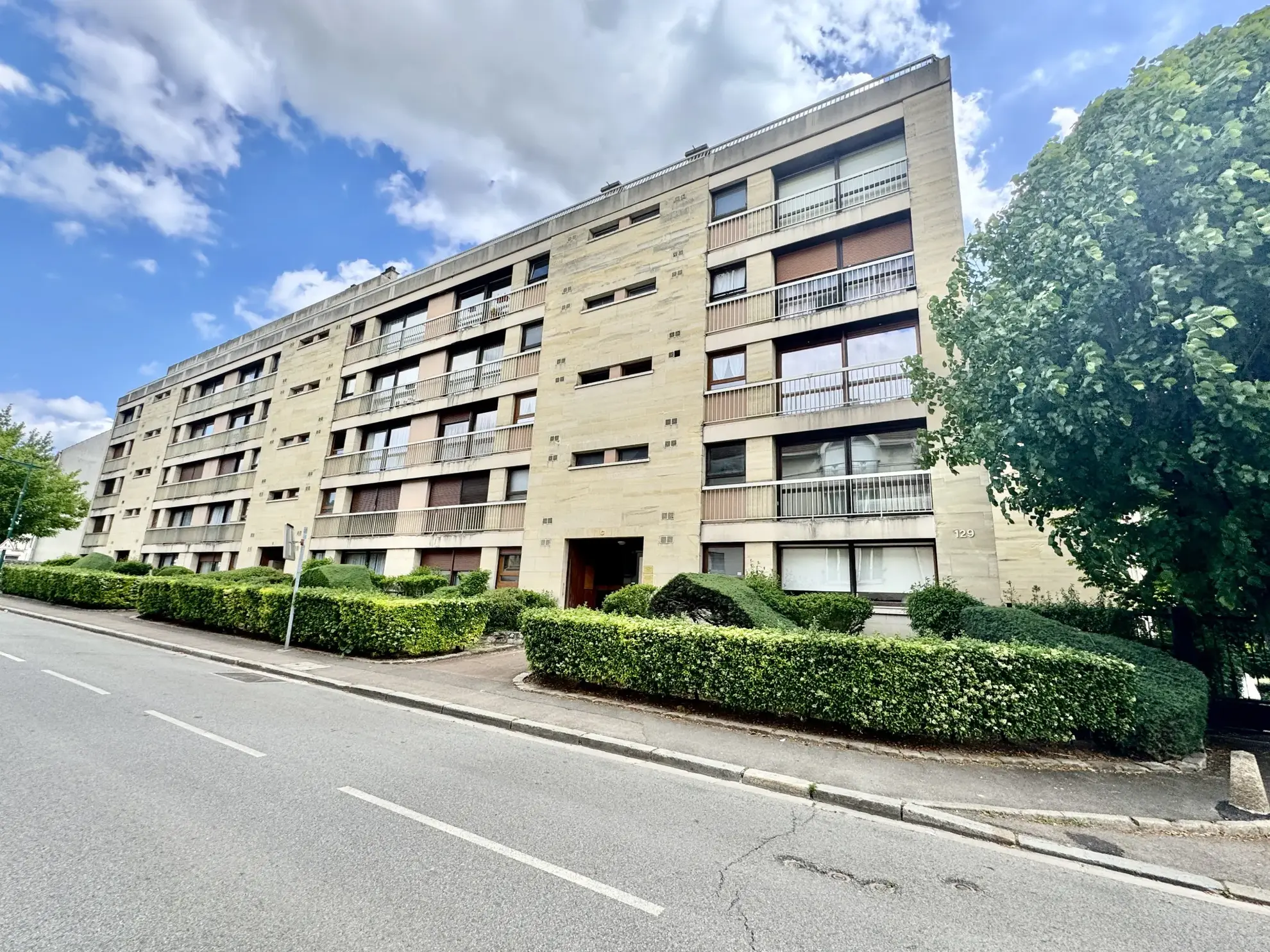 Appartement 3 pièces à MANTES LA VILLE avec balcon et parking 