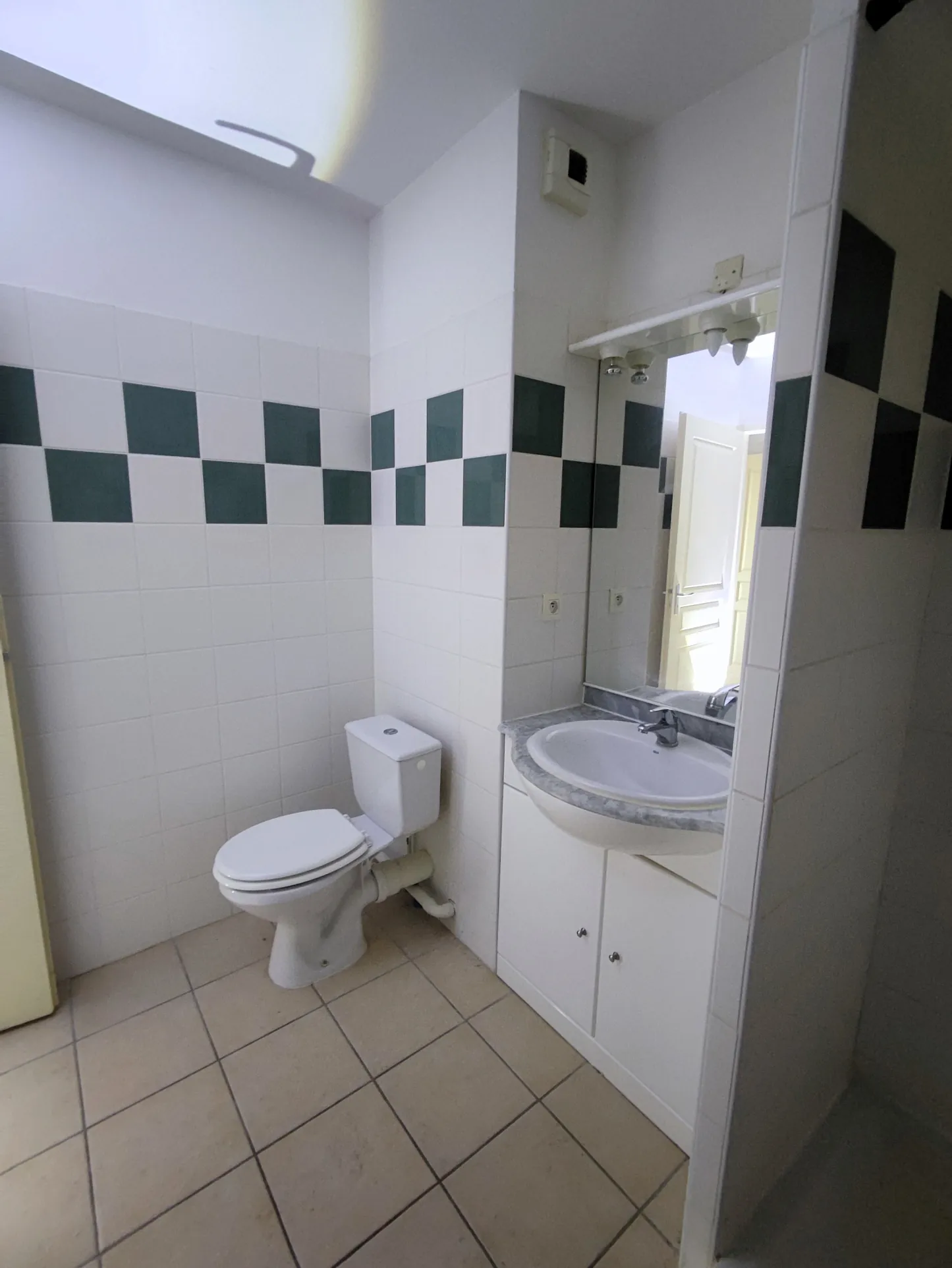 Studio de 24m² à Lézignan-Corbières - Opportunité d'investissement avec parking 