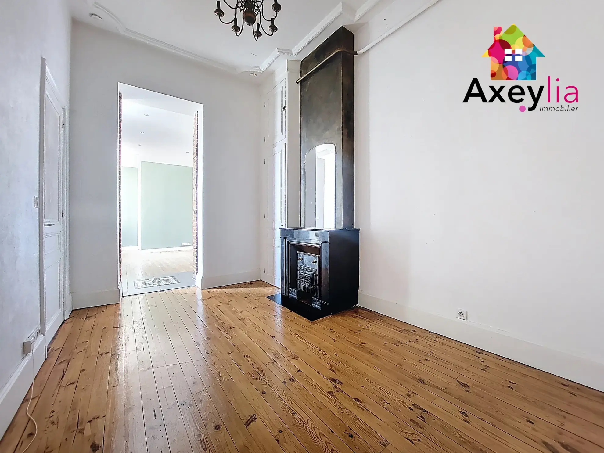 Appartement T5 rénové en hyper-centre de Roanne avec cave et charme haussmannien 