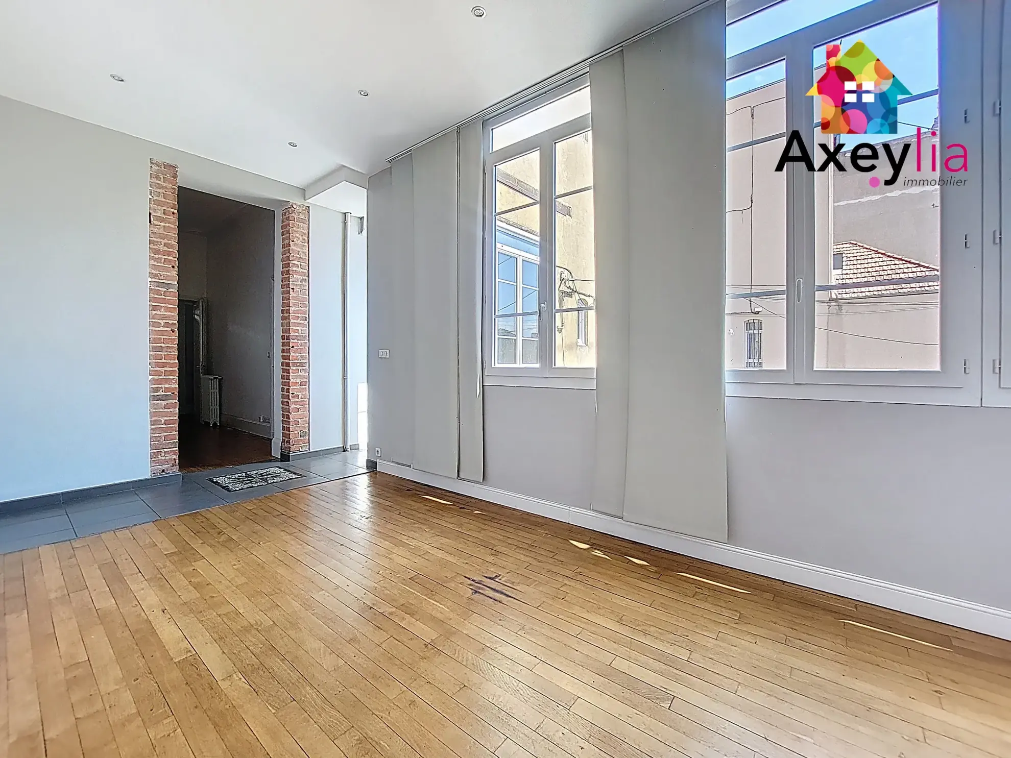 Appartement T5 rénové en hyper-centre de Roanne avec cave et charme haussmannien 