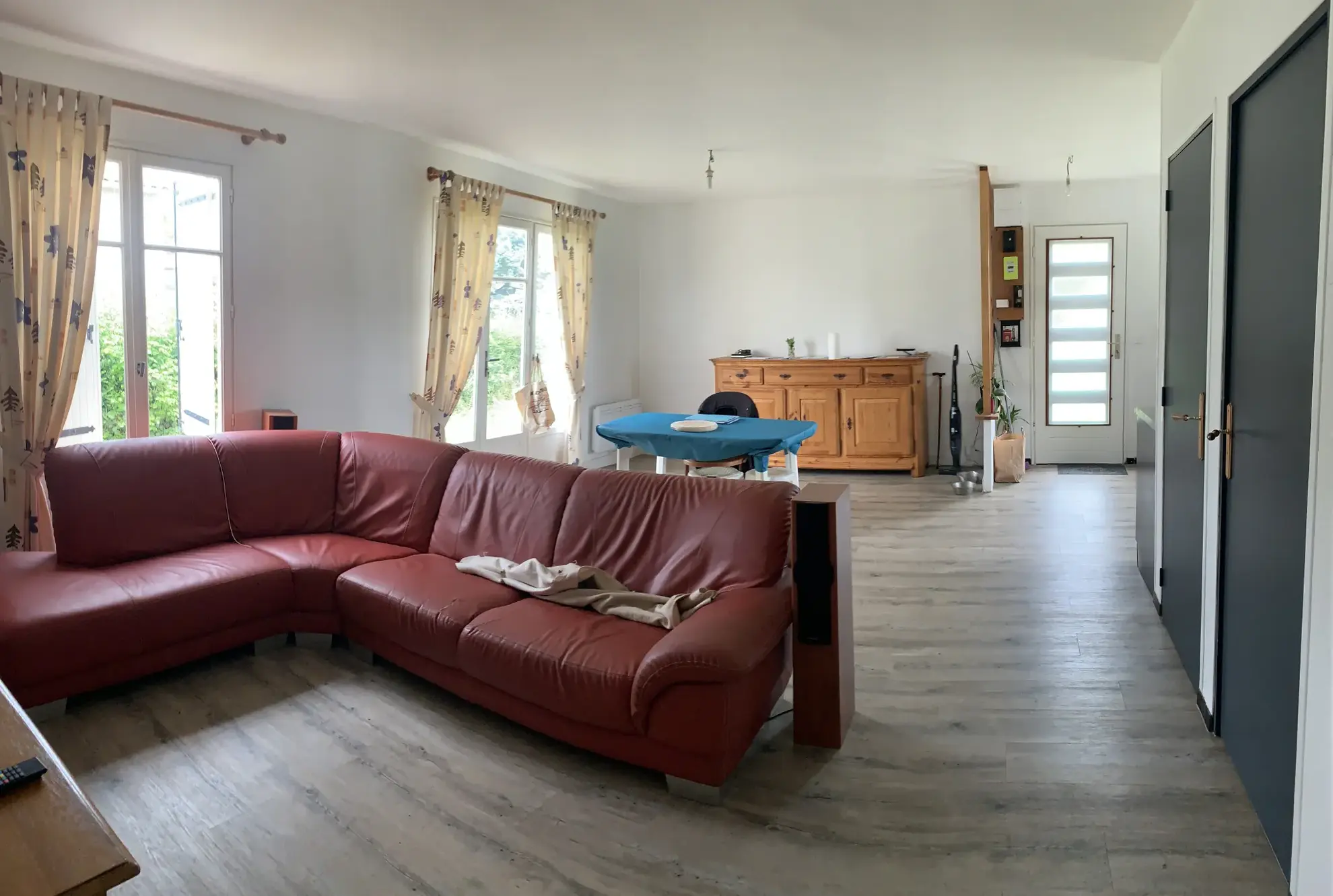 Maison de plain-pied à Mazeray (17400) avec 4 chambres et garage 