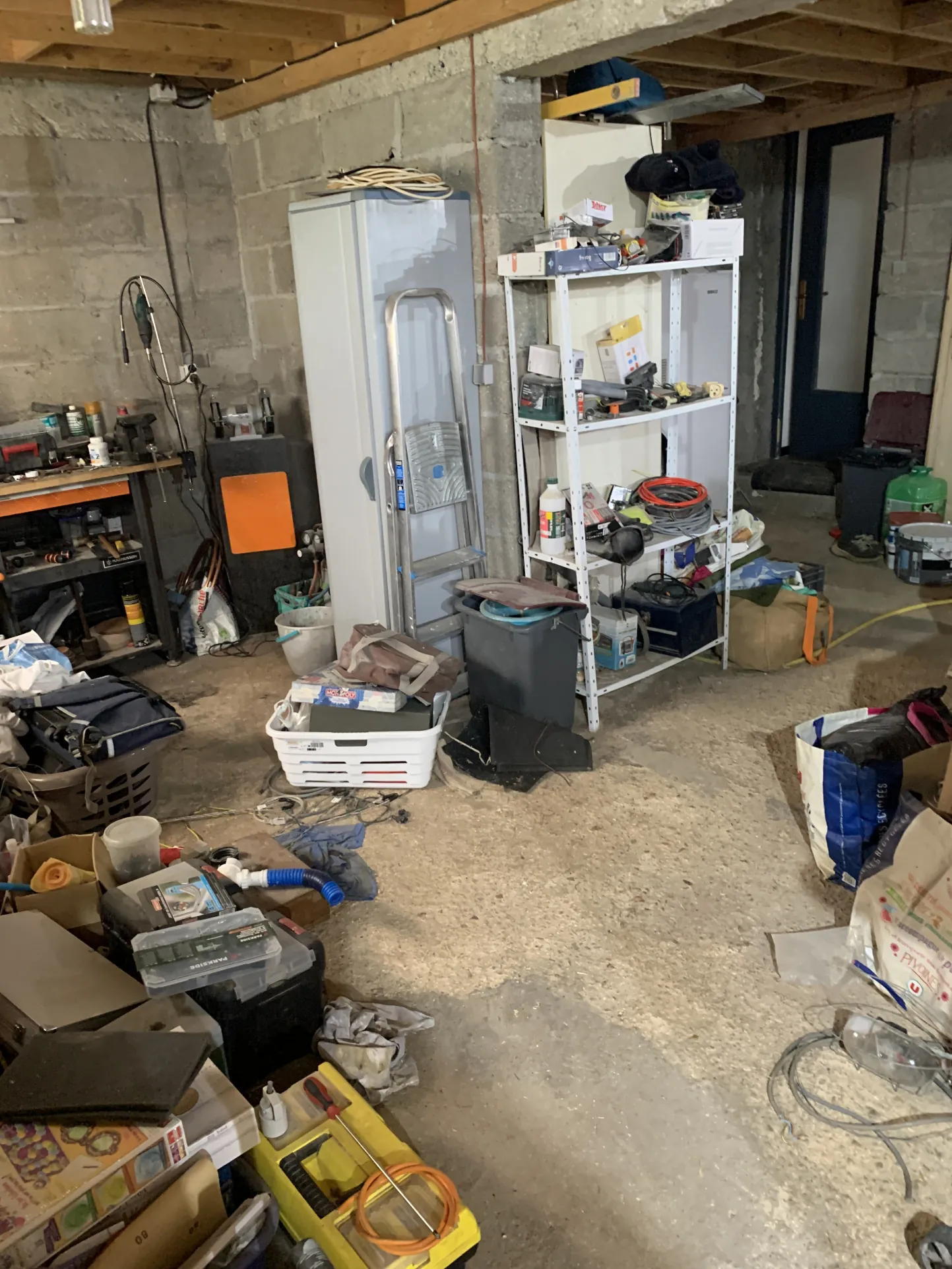 Maison de plain-pied à Mazeray (17400) avec 4 chambres et garage 