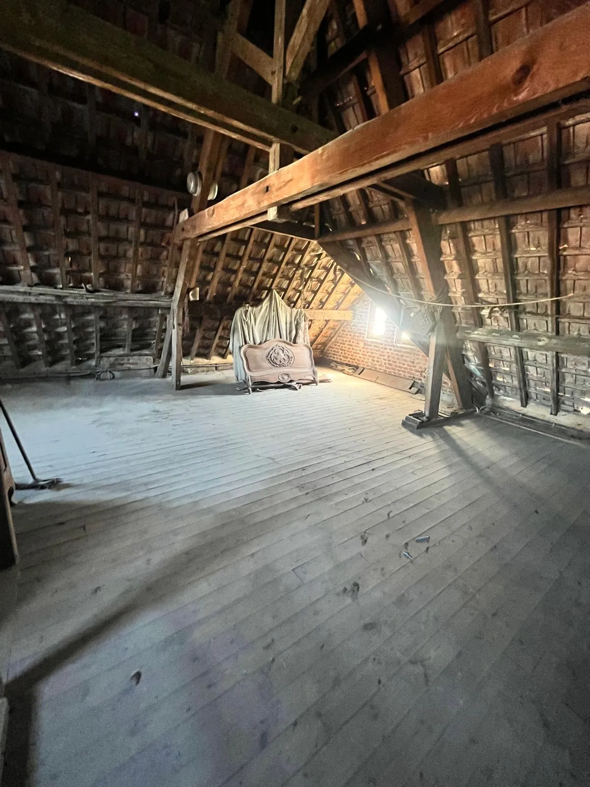 Maison de ville à rénover à Guise (02120) avec garage et cour privée 