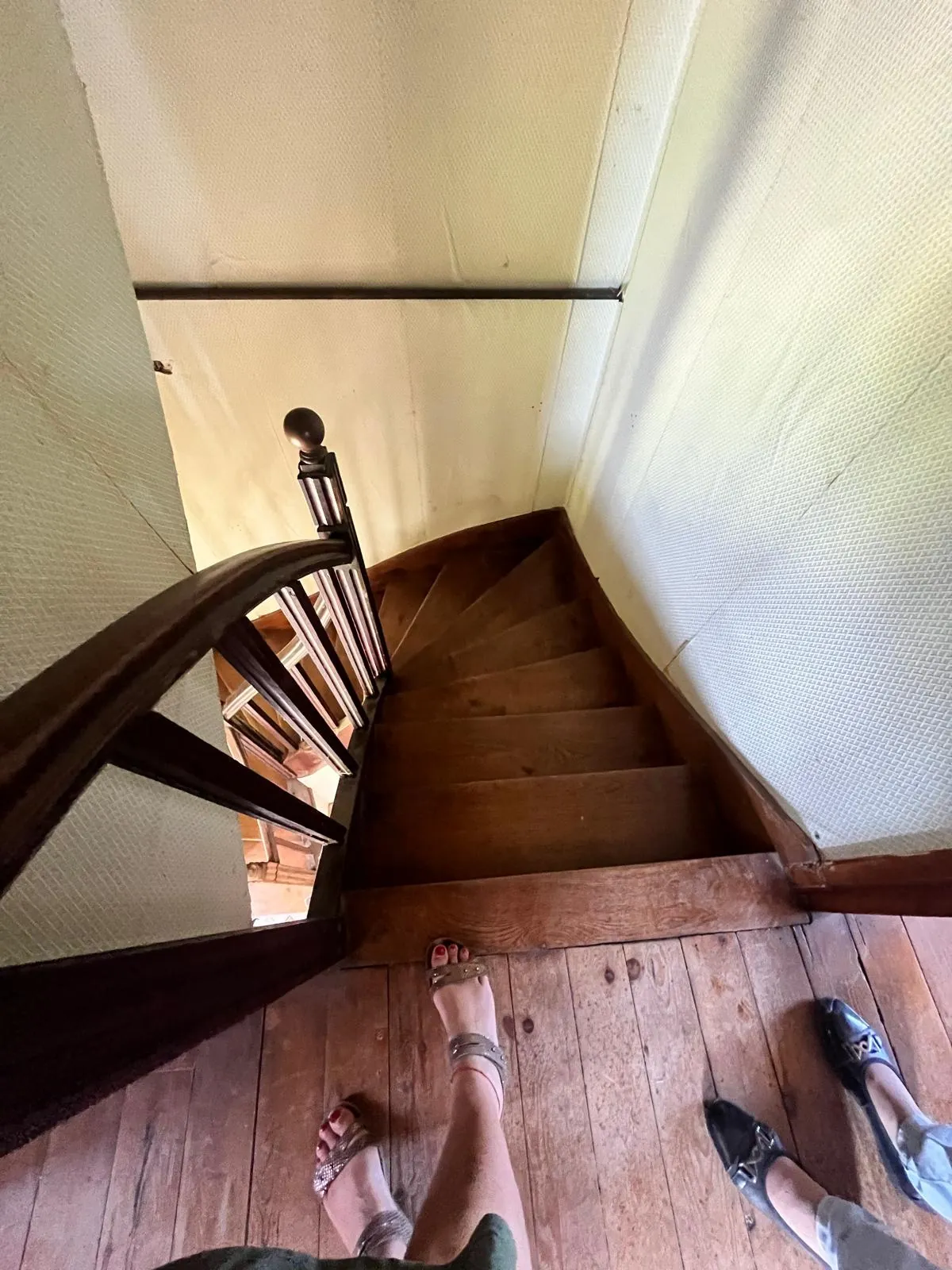 Maison de ville à rénover à Guise (02120) avec garage et cour privée 