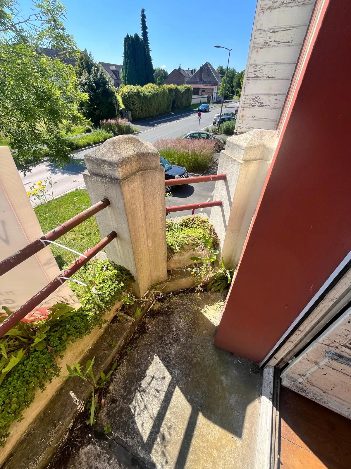 Maison de ville à rénover à Guise (02120) avec garage et cour privée 