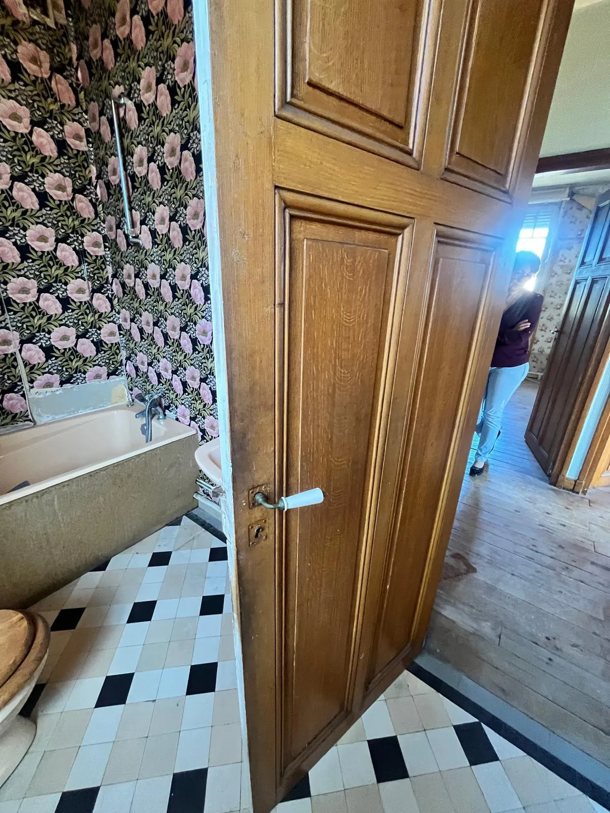 Maison de ville à rénover à Guise (02120) avec garage et cour privée 