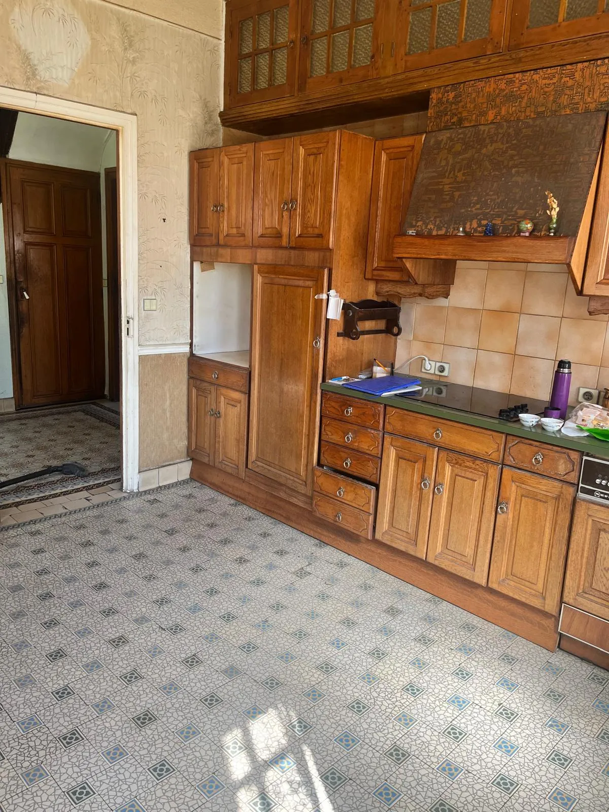 Maison de ville à rénover à Guise (02120) avec garage et cour privée 