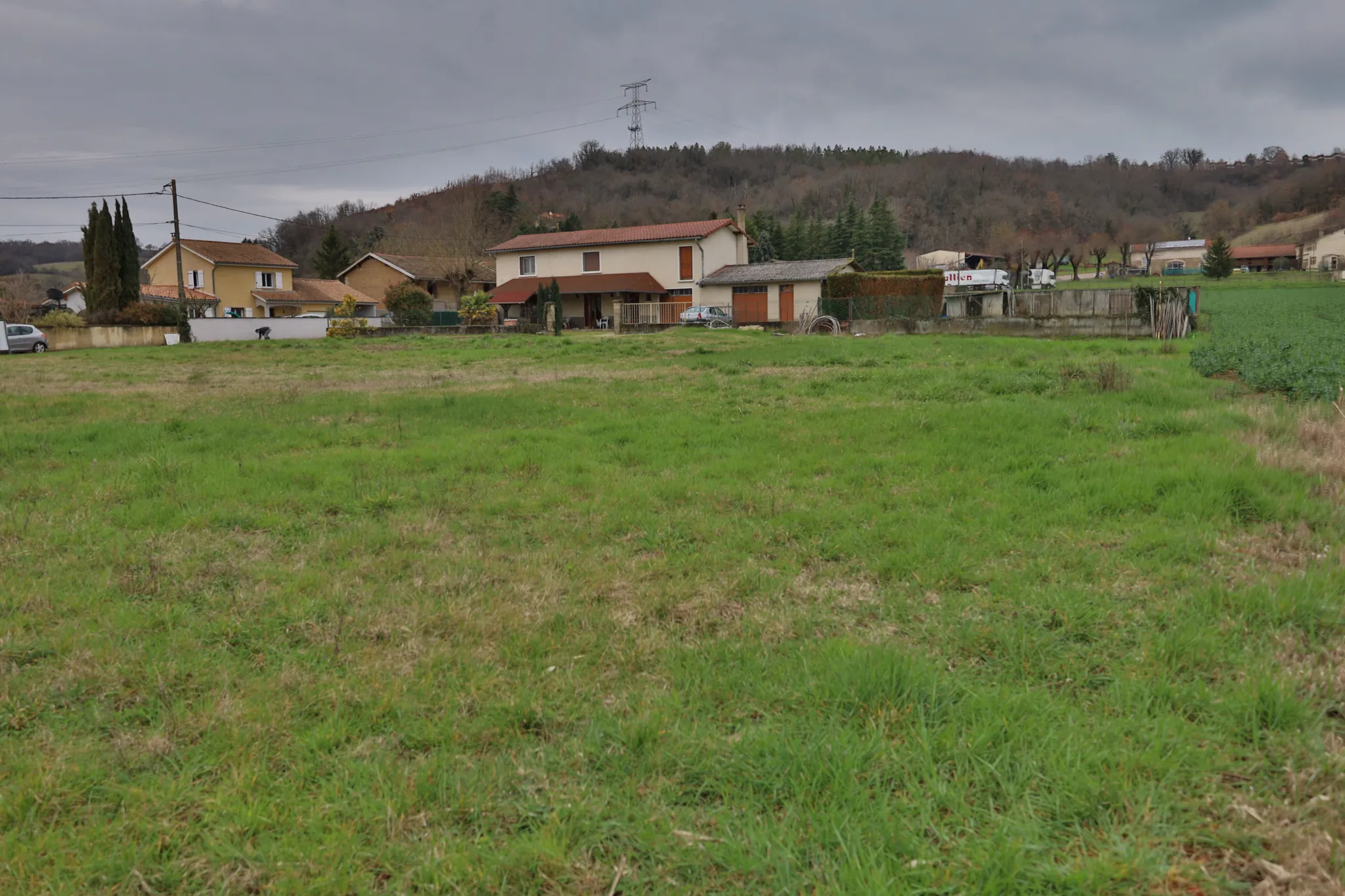 Terrain constructible plat à vendre à Septème - 400 m² avec viabilité 