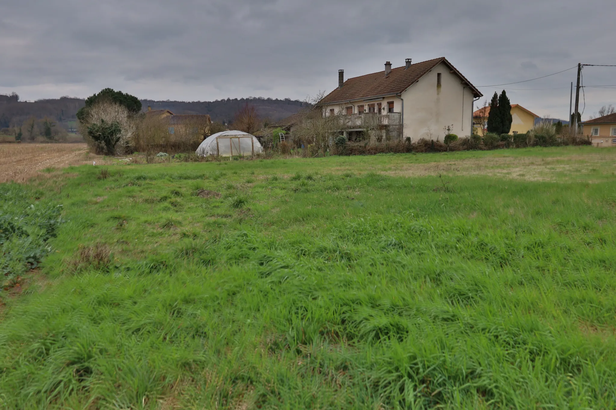 Terrain constructible plat à vendre à Septème - 400 m² avec viabilité 