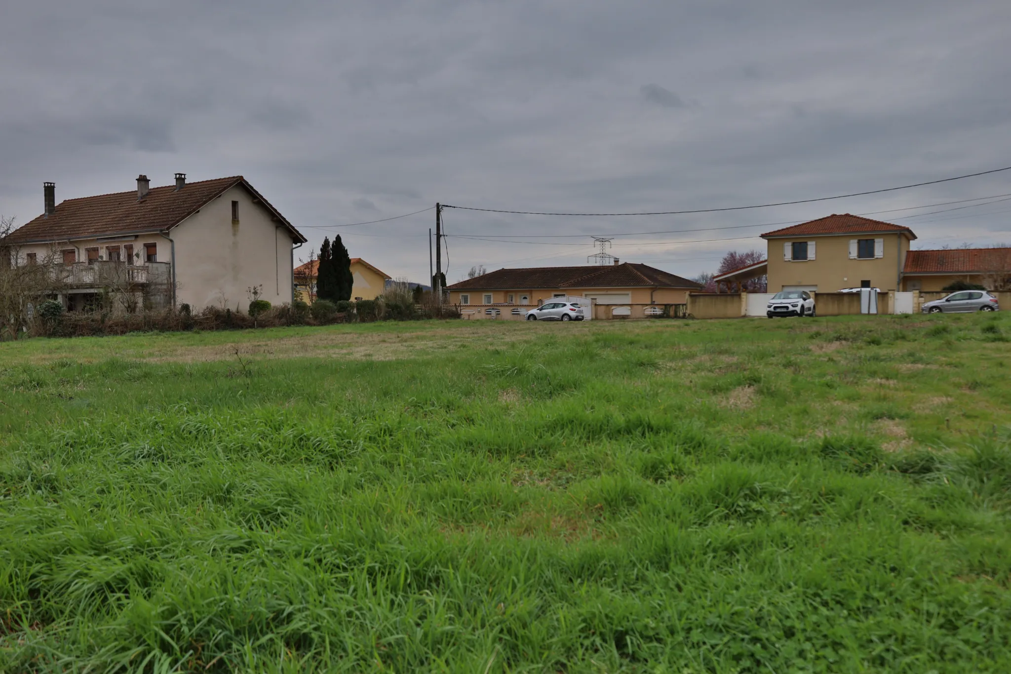 Terrain constructible plat à vendre à Septème - 400 m² avec viabilité 
