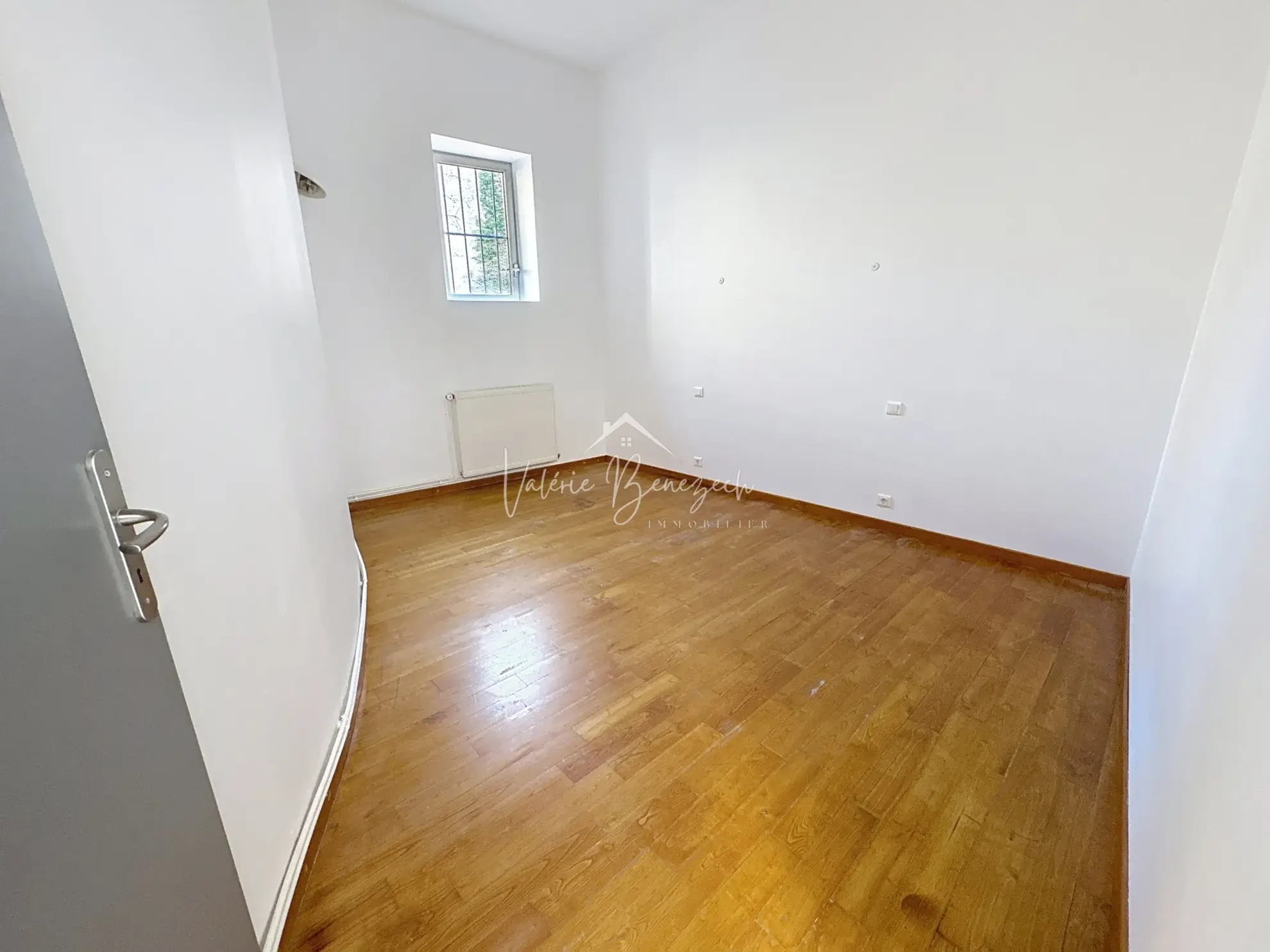 Appartement T4 de 140 m² avec patio et piscine intérieure à Saint-Affrique 